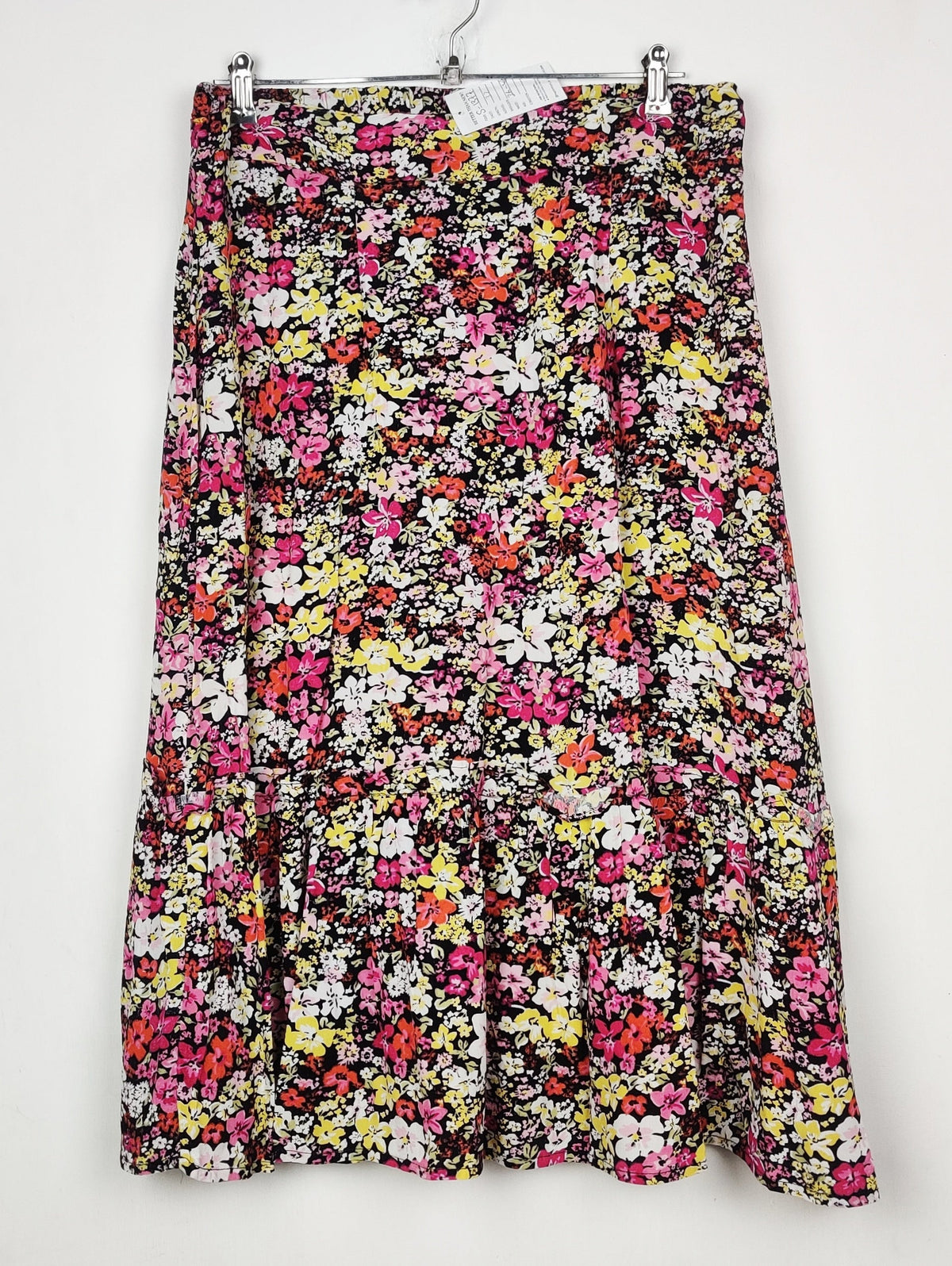 Buy online pre-used pre-loved 100% authentic & Original branded Rosebud (S-1377) available in Pakistan. Top international brands avilable.