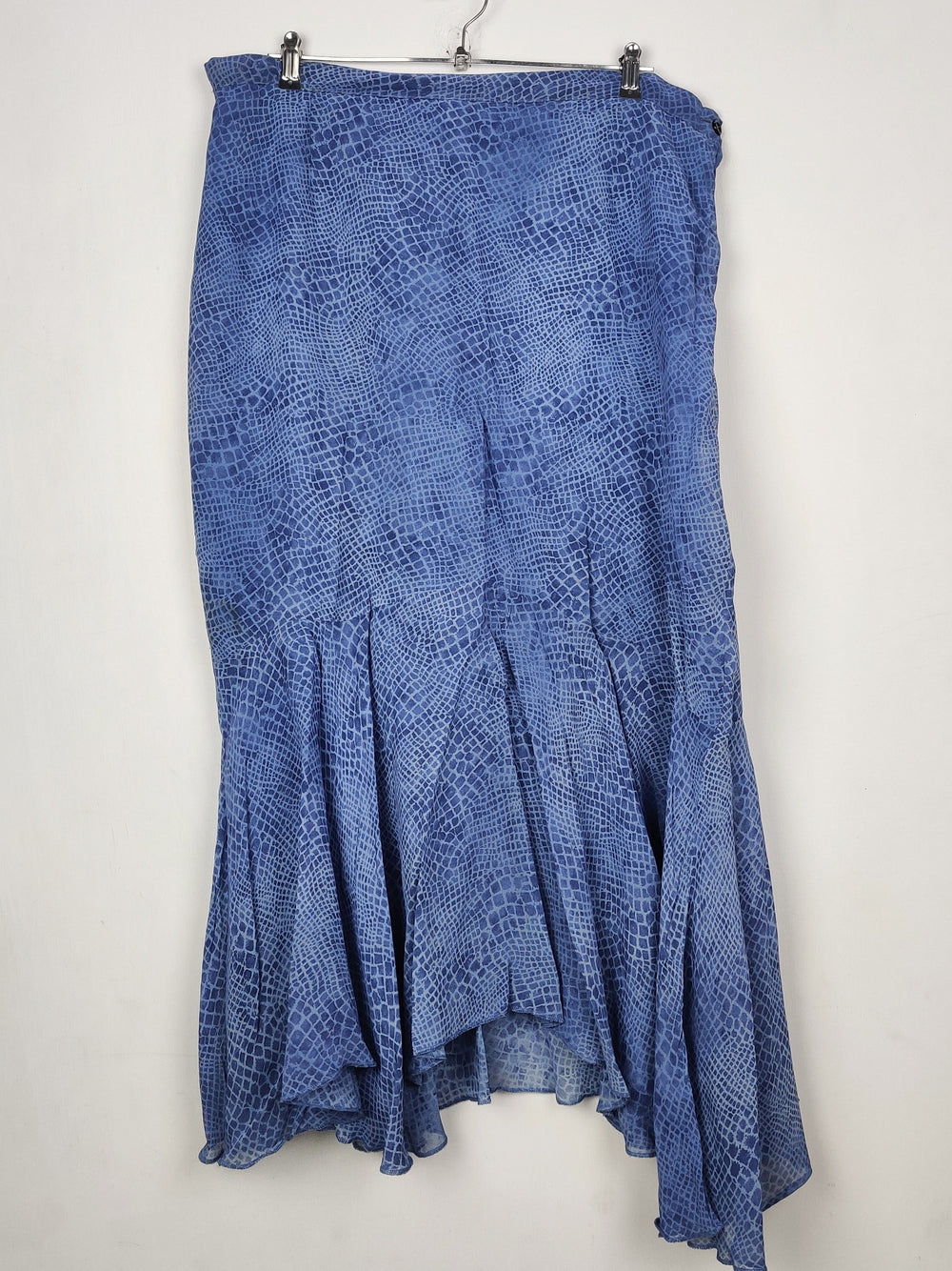 Buy online pre-used pre-loved 100% authentic & Original branded Unknown Brand (S-1378) available in Pakistan. Top international brands avilable.