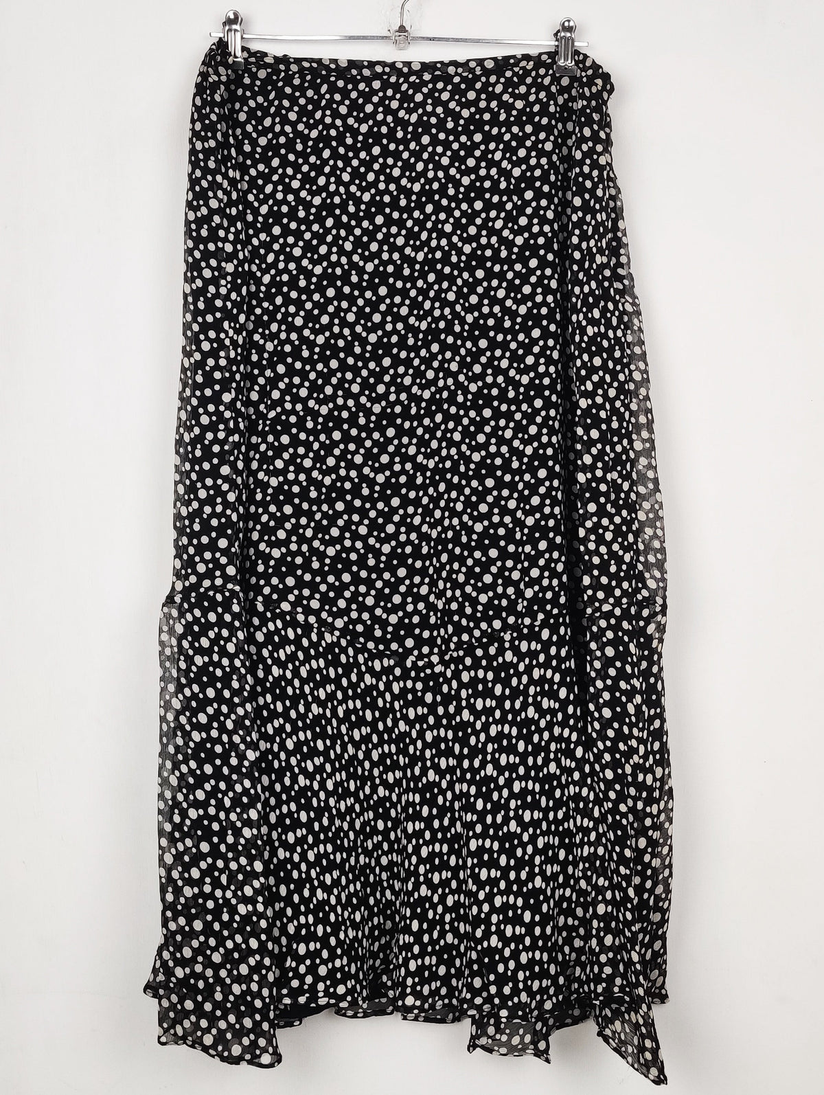 Buy online pre-used pre-loved 100% authentic & Original branded Valerie Stevens (S-1392) available in Pakistan. Top international brands avilable.