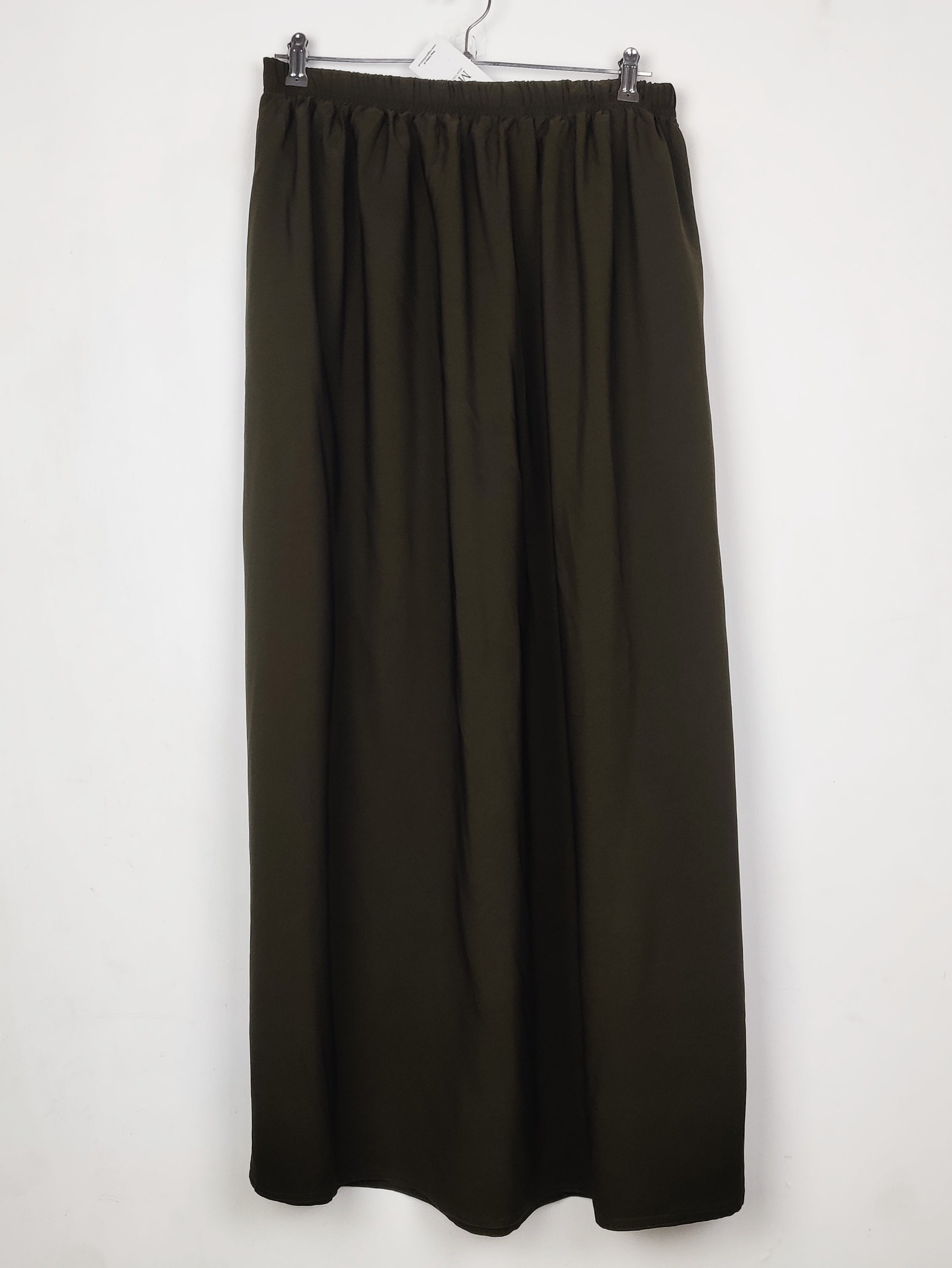 Buy online pre-used pre-loved 100% authentic & Original branded Tasnim Collection (S-1393) available in Pakistan. Top international brands avilable.