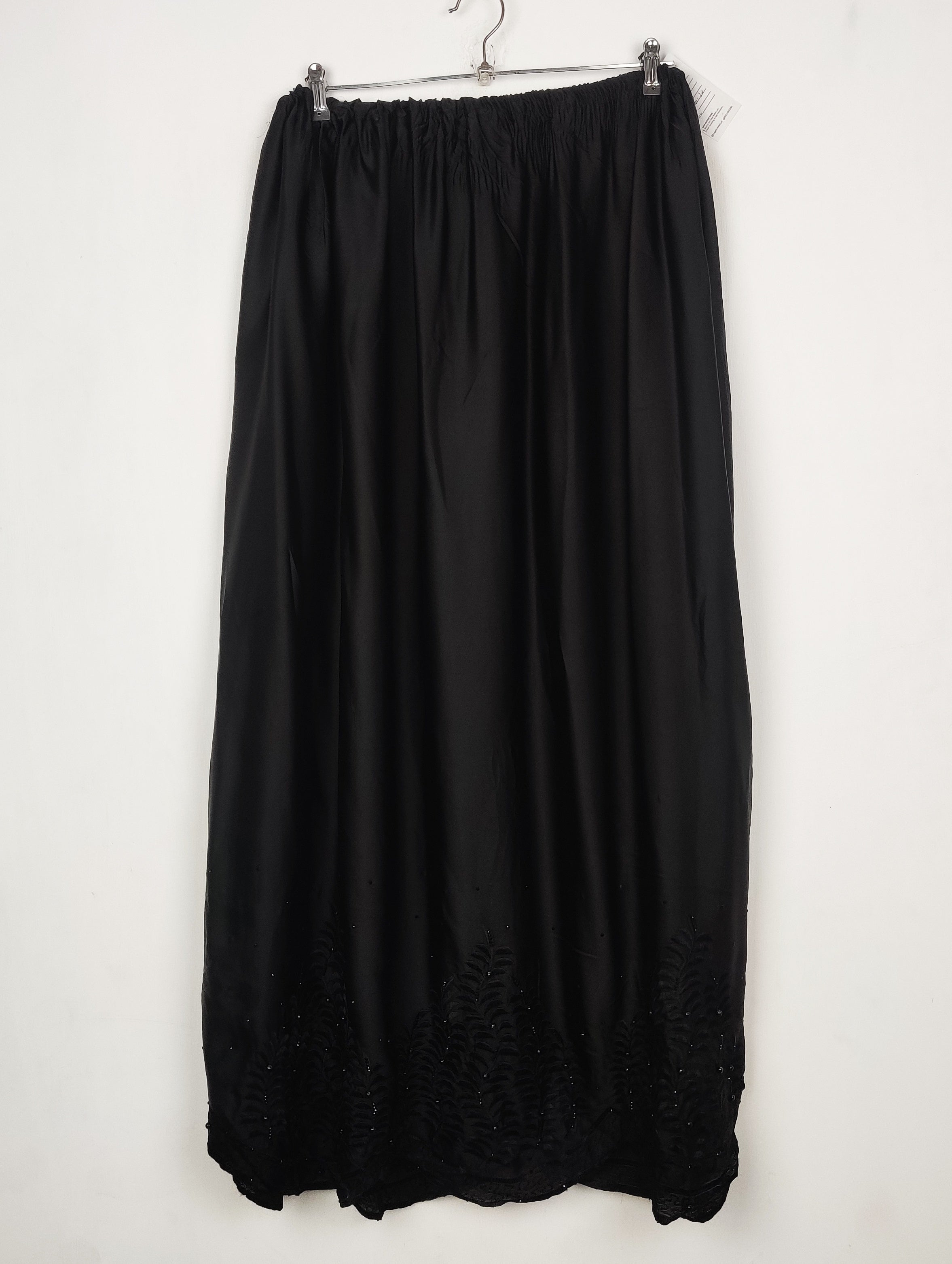 Buy online pre-used pre-loved 100% authentic & Original branded Unknown Brand (S-1394) available in Pakistan. Top international brands avilable.