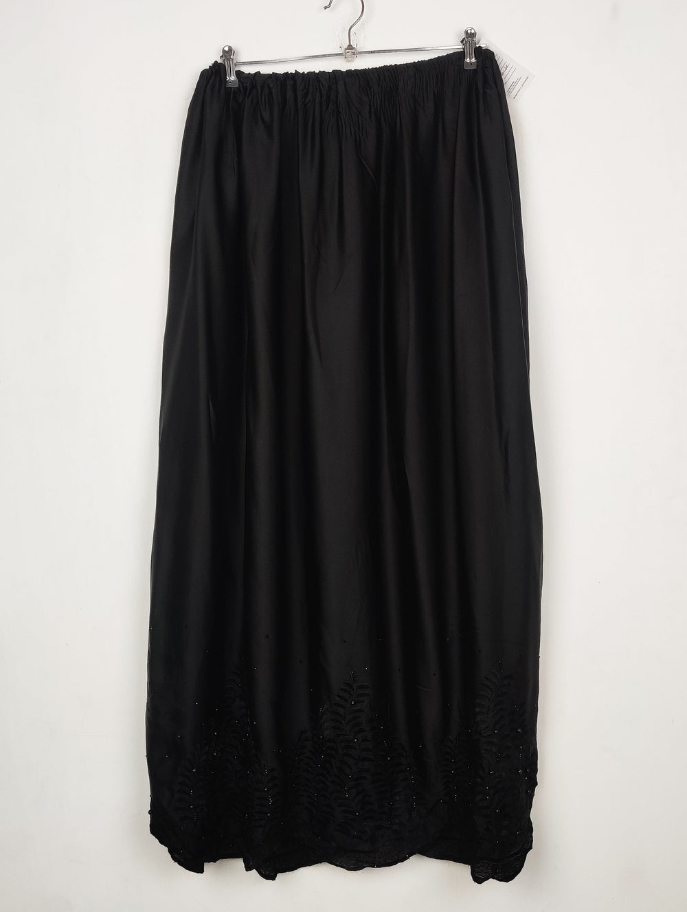 Buy online pre-used pre-loved 100% authentic & Original branded Unknown Brand (S-1394) available in Pakistan. Top international brands avilable.