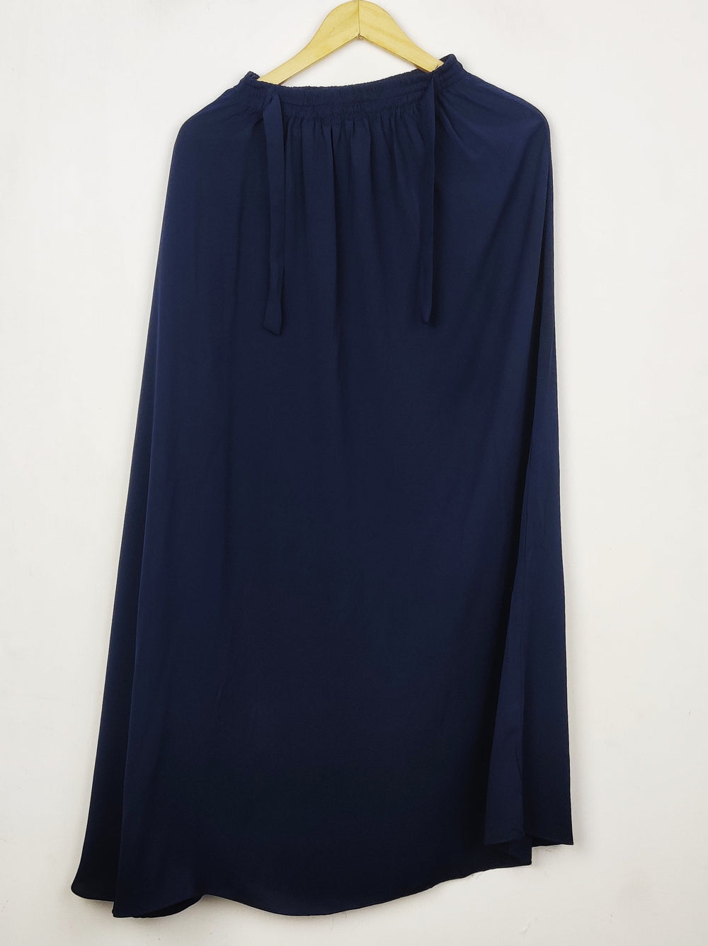 Buy online pre-used pre-loved 100% authentic & Original branded Unknown Brand (S-1403) available in Pakistan. Top international brands avilable.