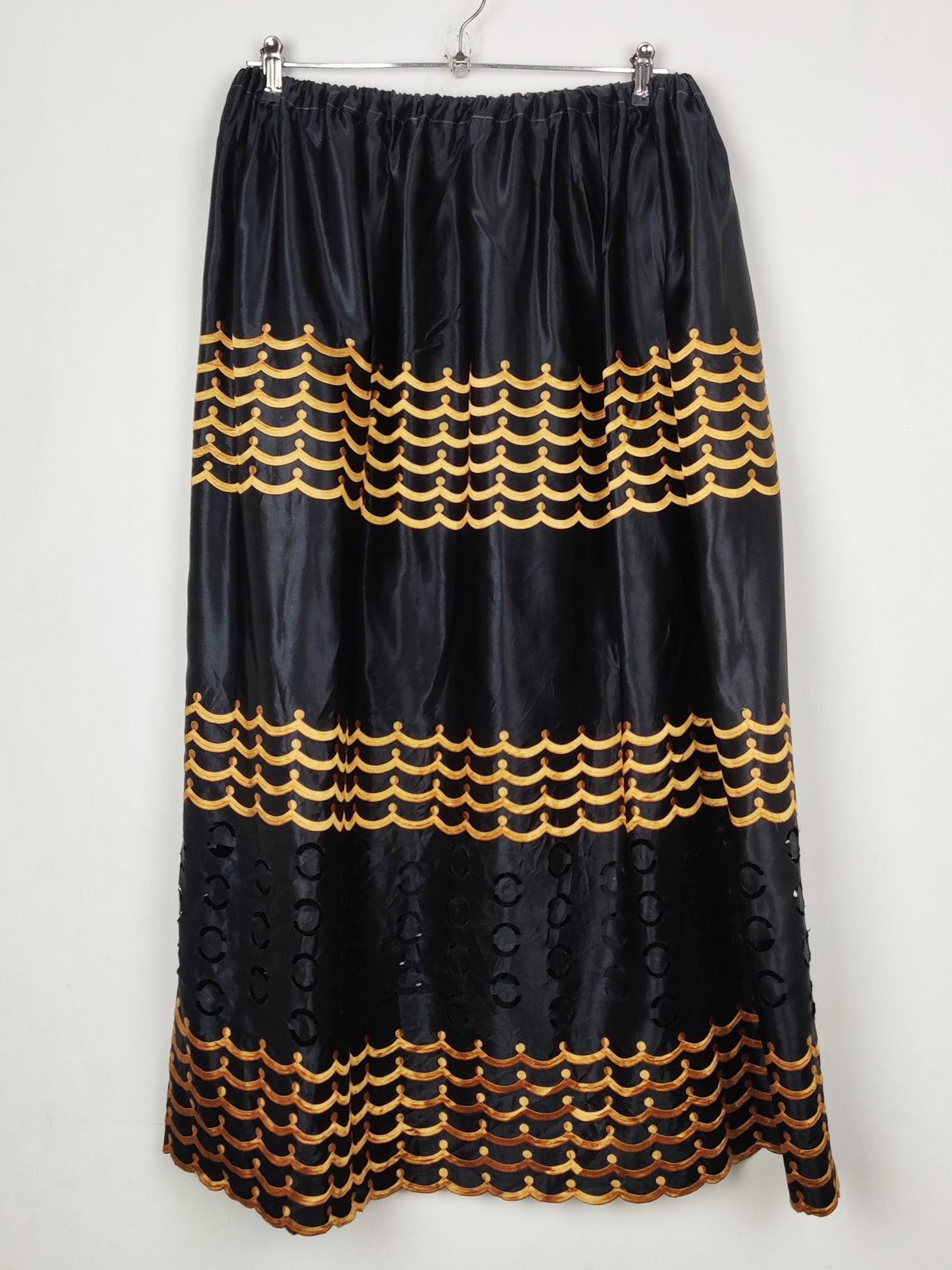 Buy online pre-used pre-loved 100% authentic & Original branded Unknown Brand (S-1411) available in Pakistan. Top international brands avilable.