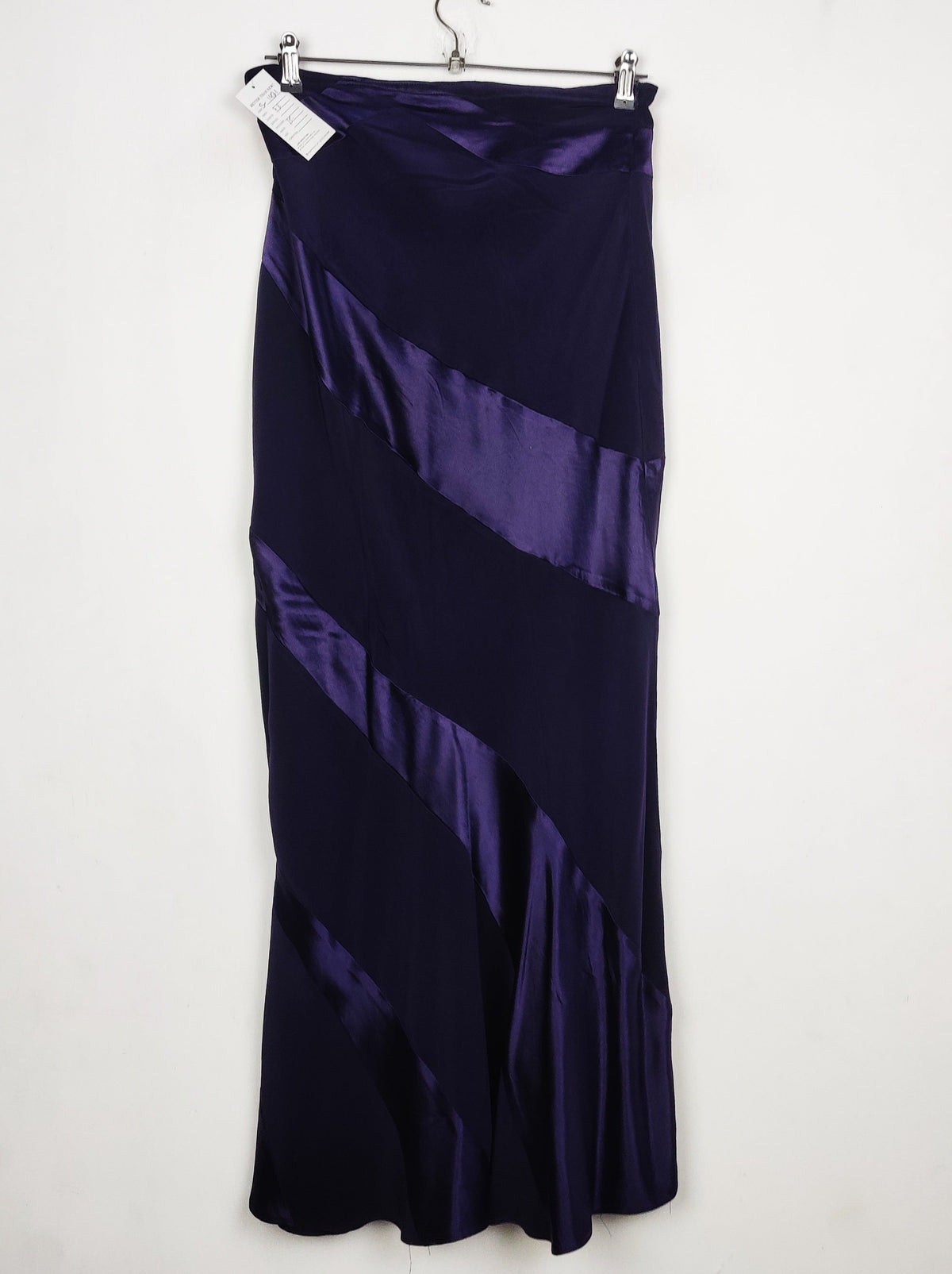 Buy online pre-used pre-loved 100% authentic & Original branded Unknown Brand (S-1421) available in Pakistan. Top international brands avilable.