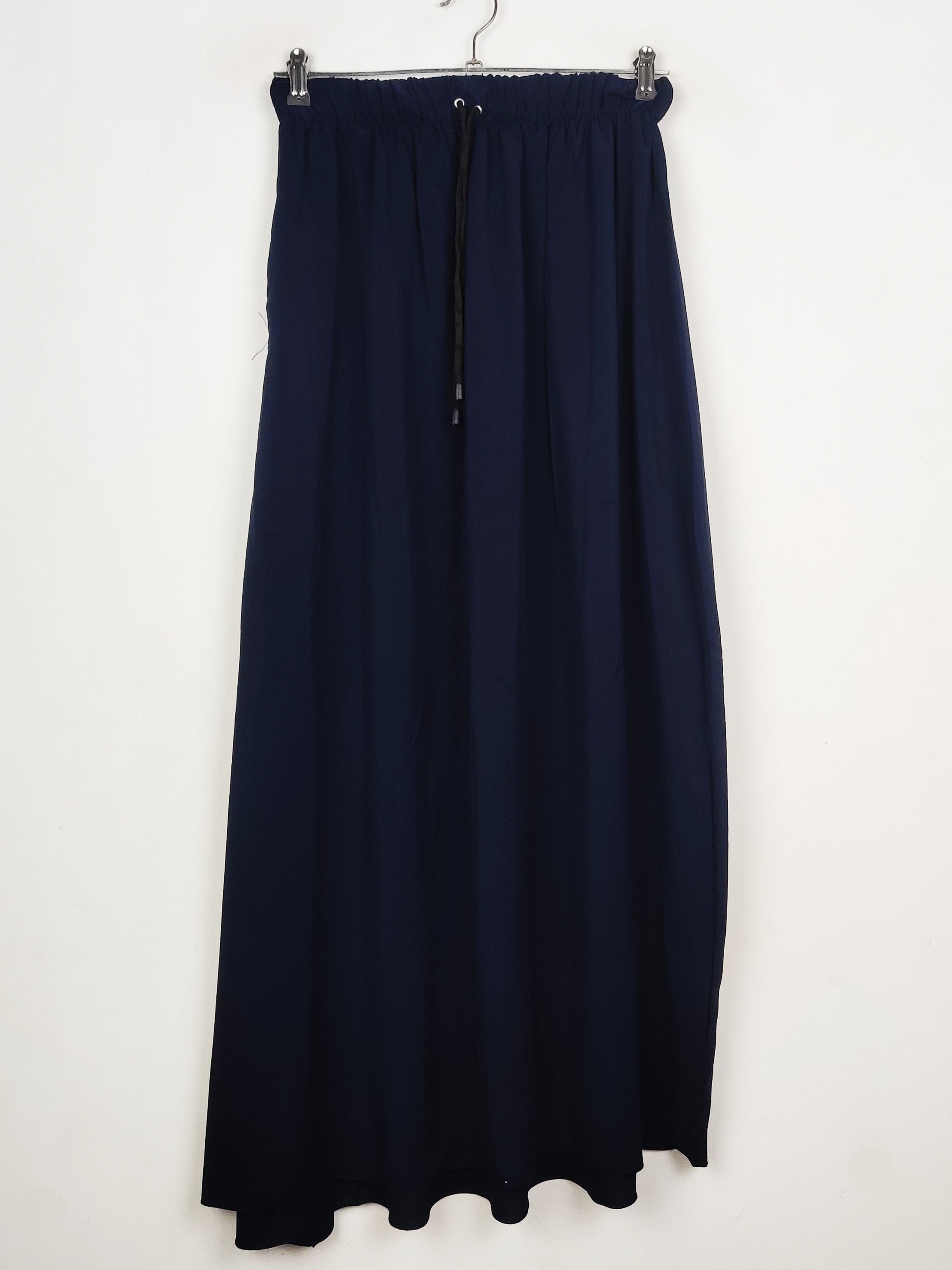 Buy online pre-used pre-loved 100% authentic & Original branded Unknown Brand (S-1422) available in Pakistan. Top international brands avilable.