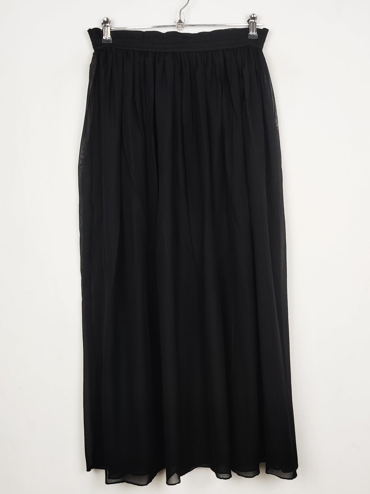 Buy online pre-used pre-loved 100% authentic & Original branded Unknown Brand (S-1423) available in Pakistan. Top international brands avilable.