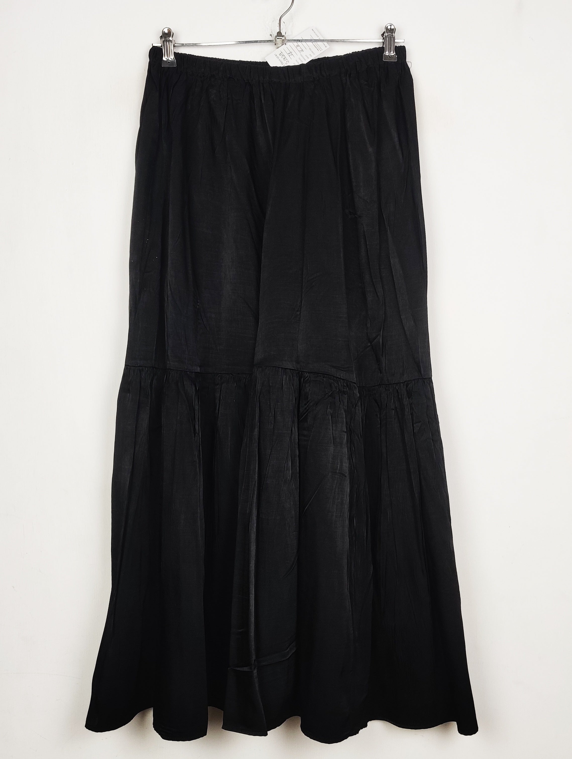 Buy online pre-used pre-loved 100% authentic & Original branded Unknown Brand (S-1429) available in Pakistan. Top international brands avilable.