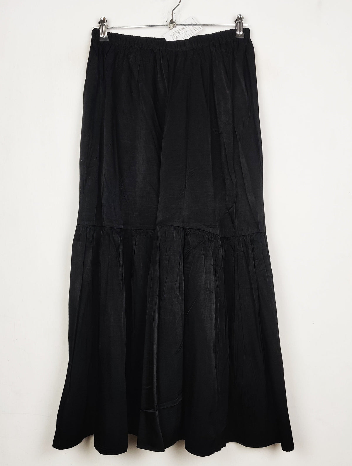 Buy online pre-used pre-loved 100% authentic & Original branded Unknown Brand (S-1429) available in Pakistan. Top international brands avilable.