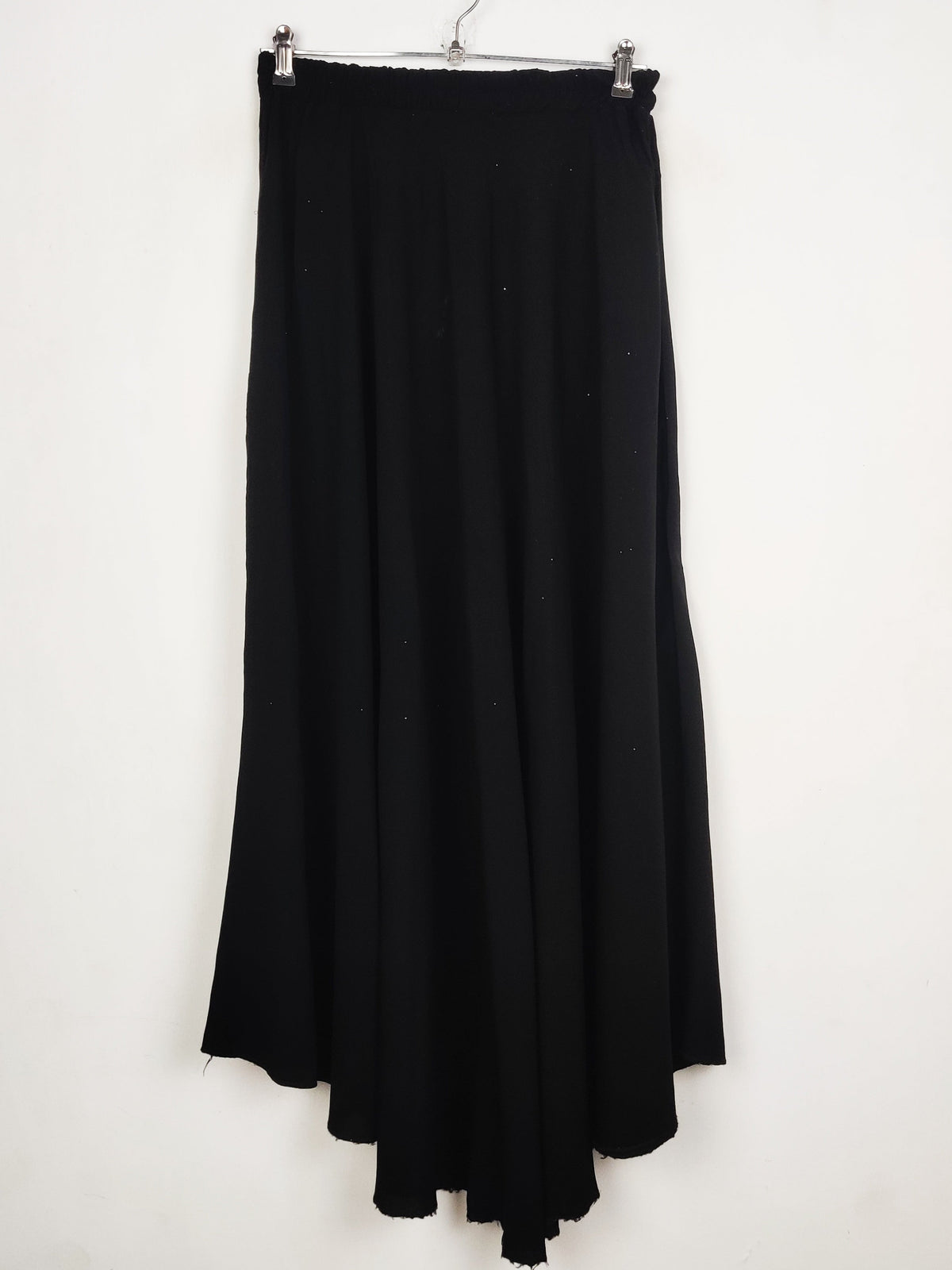 Buy online pre-used pre-loved 100% authentic & Original branded Unknown Brand (S-1436) available in Pakistan. Top international brands avilable.