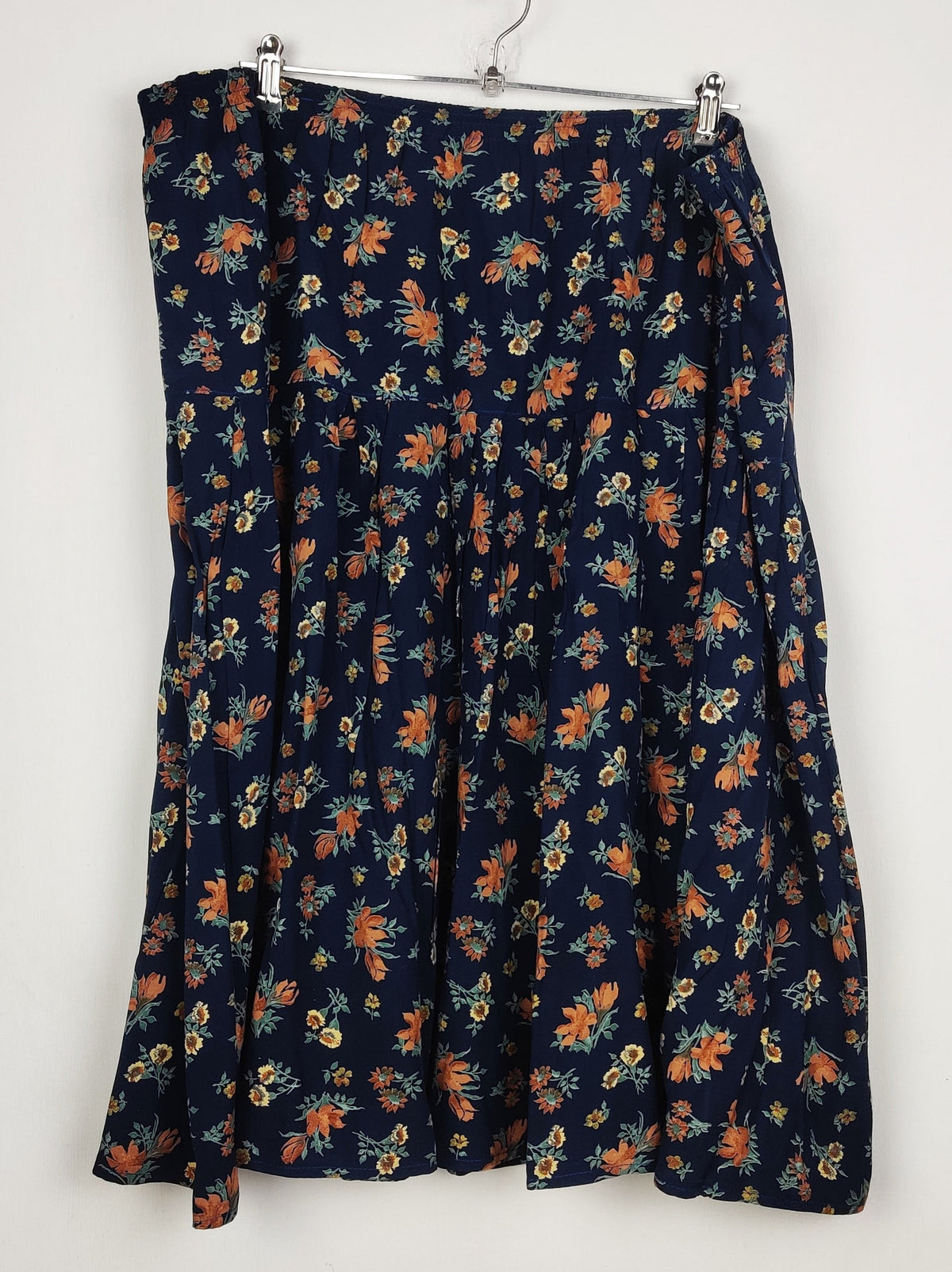 Buy online pre-used pre-loved 100% authentic & Original branded Unknown Brand (S-1438) available in Pakistan. Top international brands avilable.