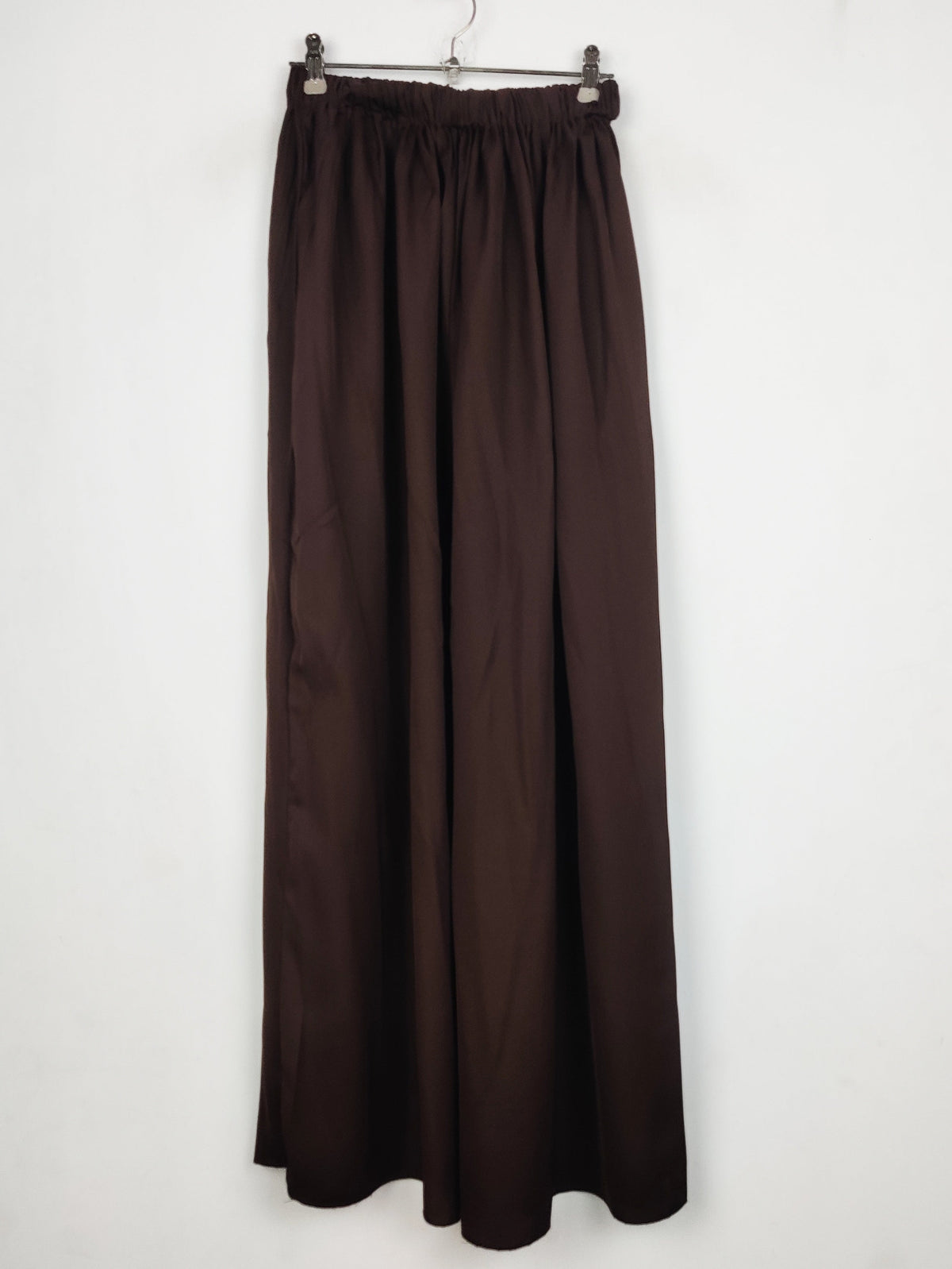 Buy online pre-used pre-loved 100% authentic & Original branded Unknown Brand (S-1452) available in Pakistan. Top international brands avilable.