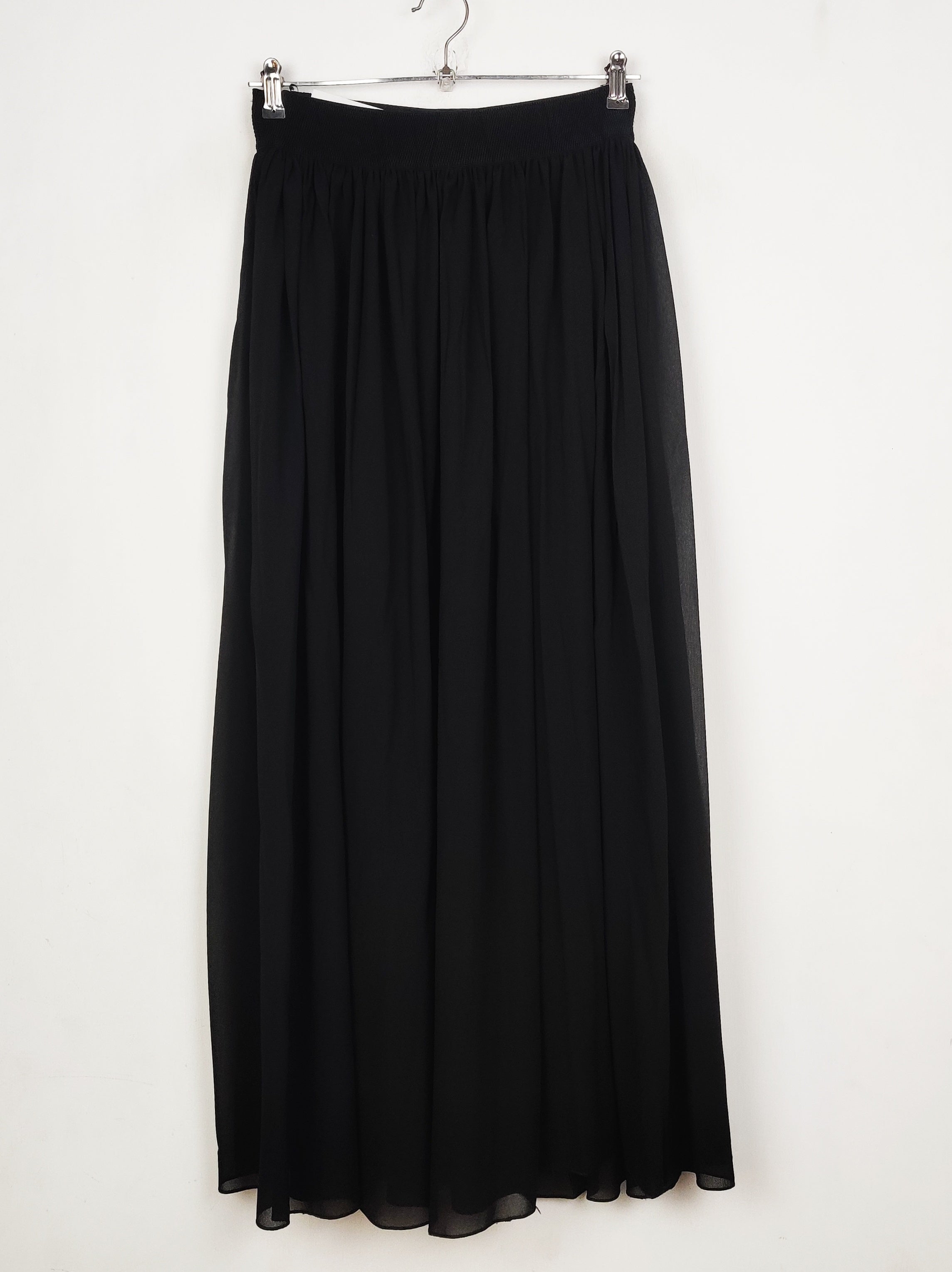 Buy online pre-used pre-loved 100% authentic & Original branded Unknown Brand (S-1459) available in Pakistan. Top international brands avilable.