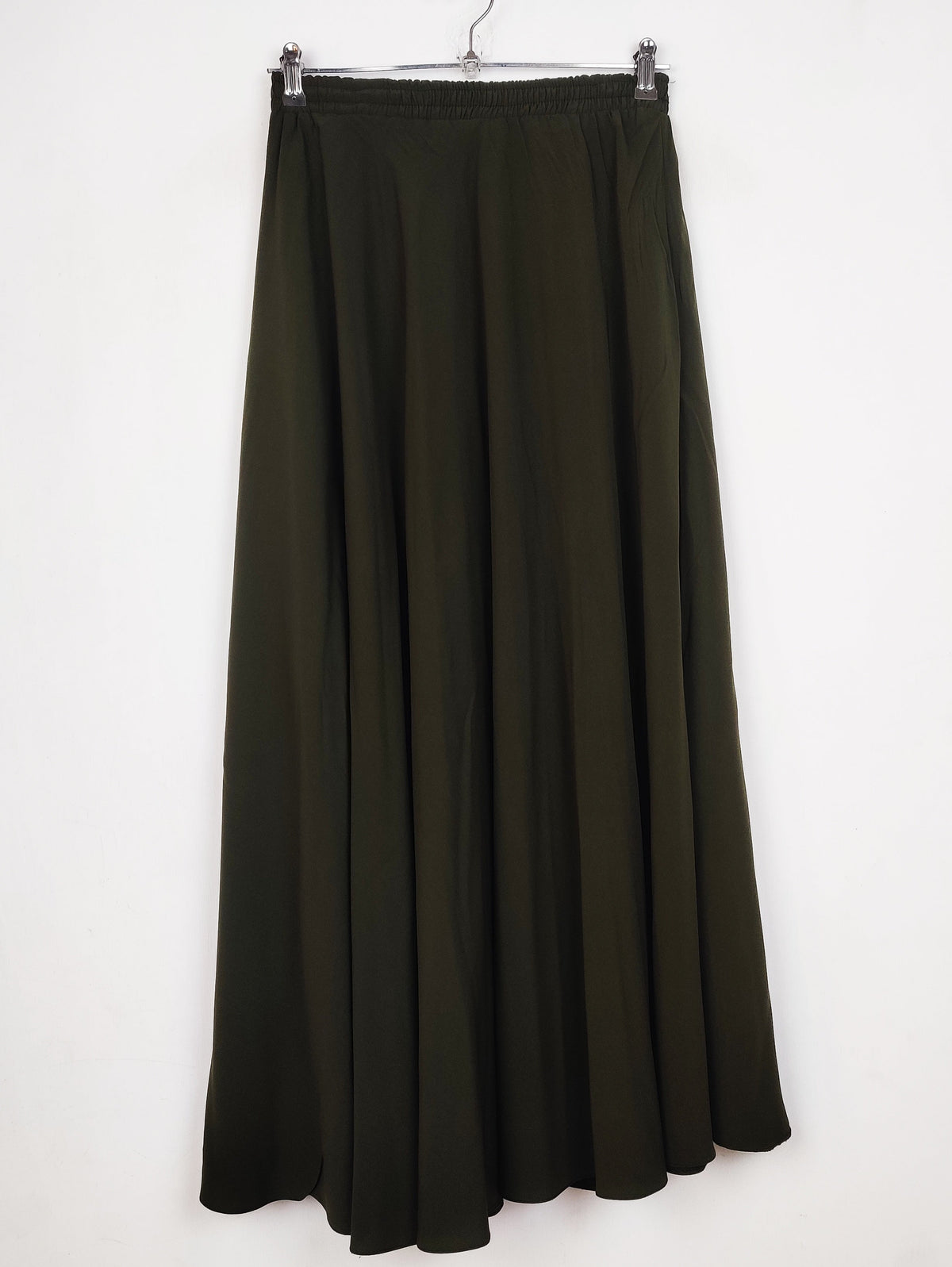 Buy online pre-used pre-loved 100% authentic & Original branded Unknown Brand (S-1460) available in Pakistan. Top international brands avilable.