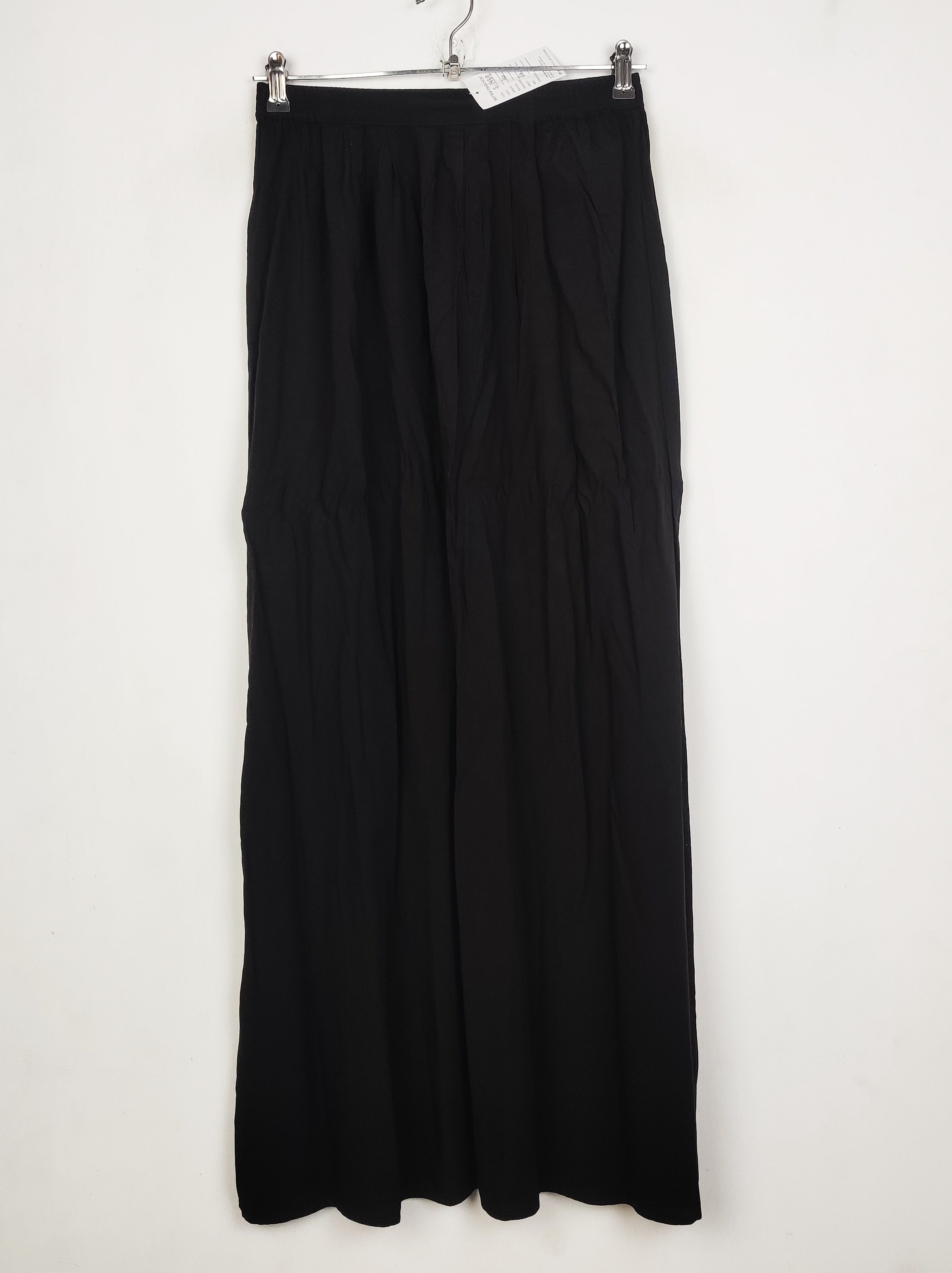 Buy online pre-used pre-loved 100% authentic & Original branded New Look (S-1469) available in Pakistan. Top international brands avilable.