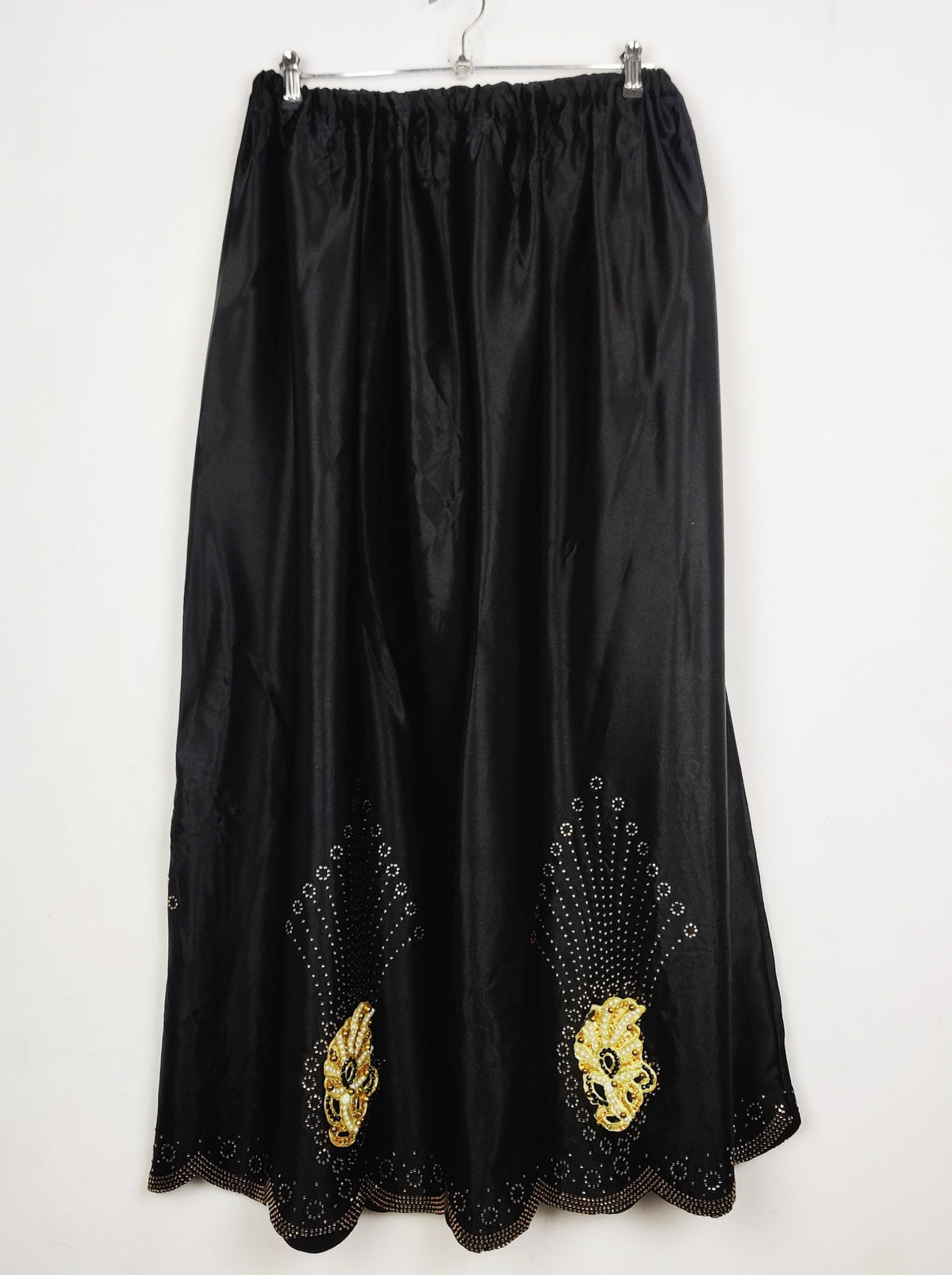 Buy online pre-used pre-loved 100% authentic & Original branded Unknown Brand (S-1476) available in Pakistan. Top international brands avilable.