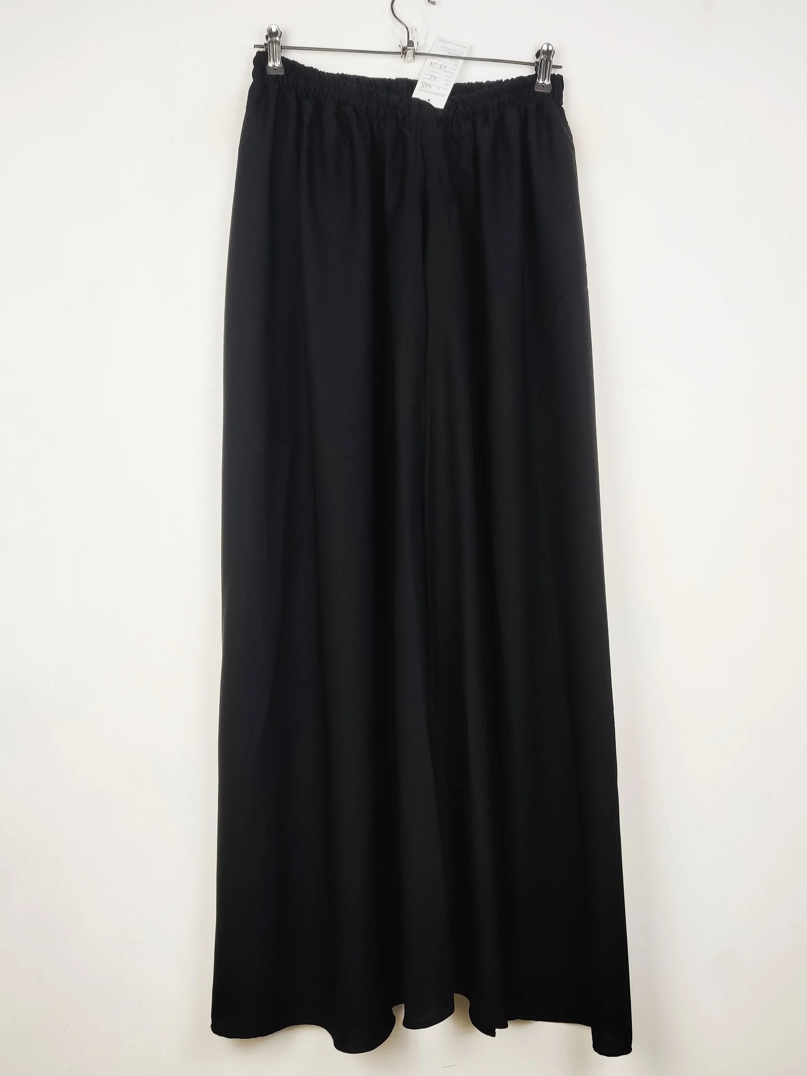 Buy online pre-used pre-loved 100% authentic & Original branded Unknown Brand (S-1478) available in Pakistan. Top international brands avilable.