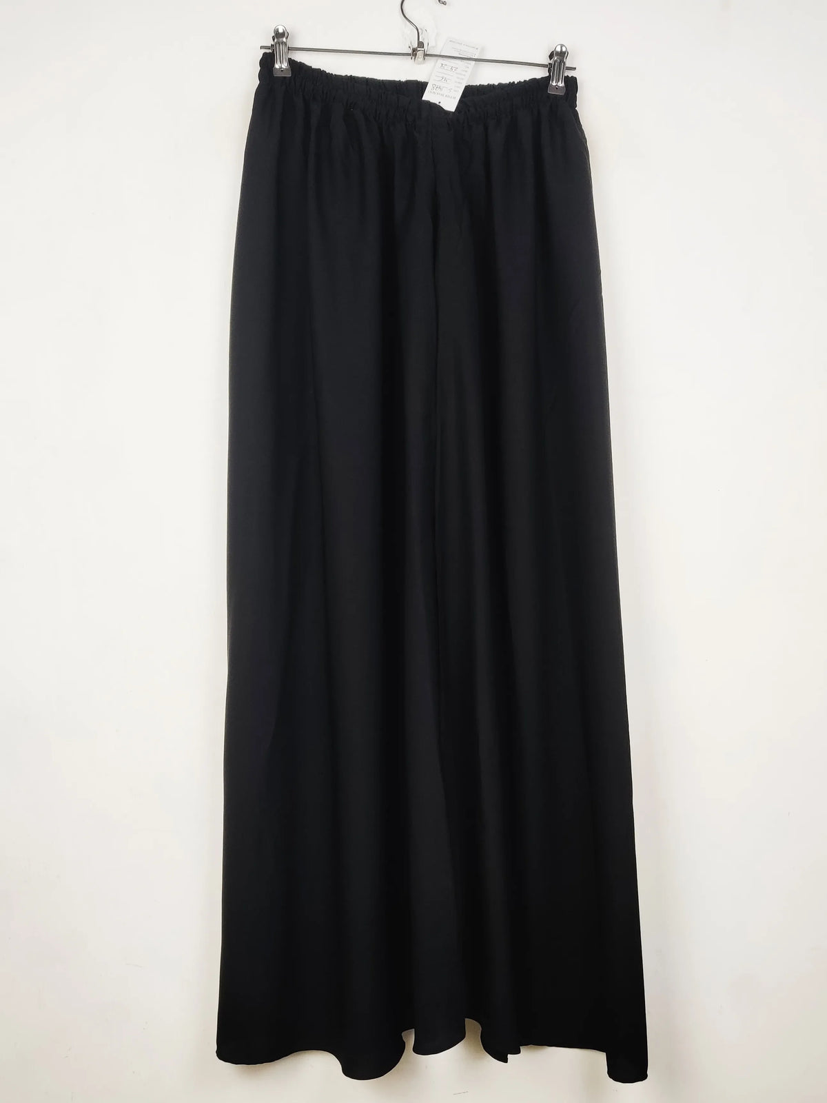 Buy online pre-used pre-loved 100% authentic & Original branded Unknown Brand (S-1478) available in Pakistan. Top international brands avilable.