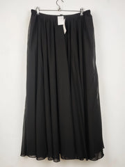 Buy online pre-used pre-loved 100% authentic & Original branded Shein (S-1480) available in Pakistan. Top international brands avilable.