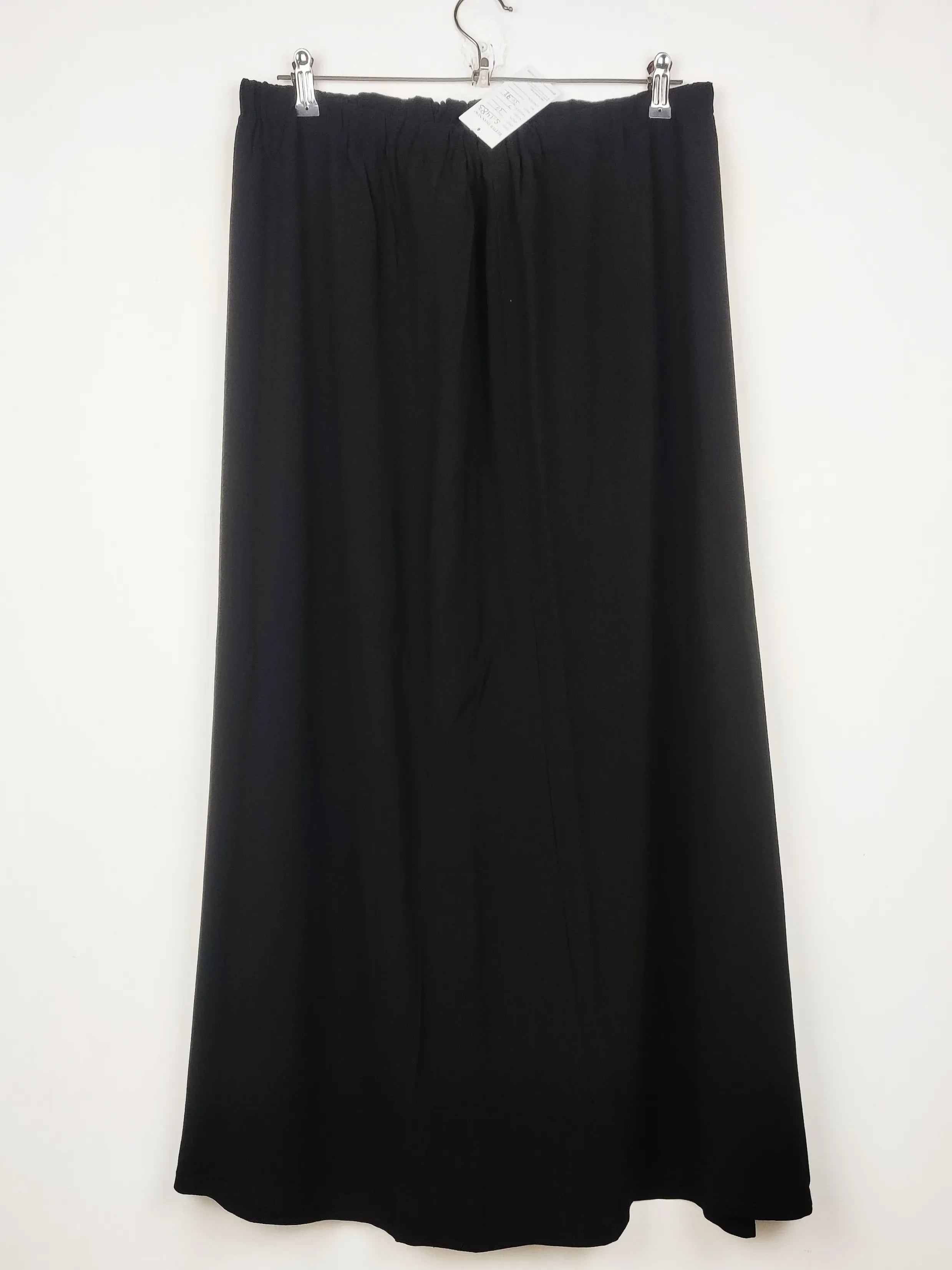 Buy online pre-used pre-loved 100% authentic & Original branded Unknown Brand (S-1483) available in Pakistan. Top international brands avilable.