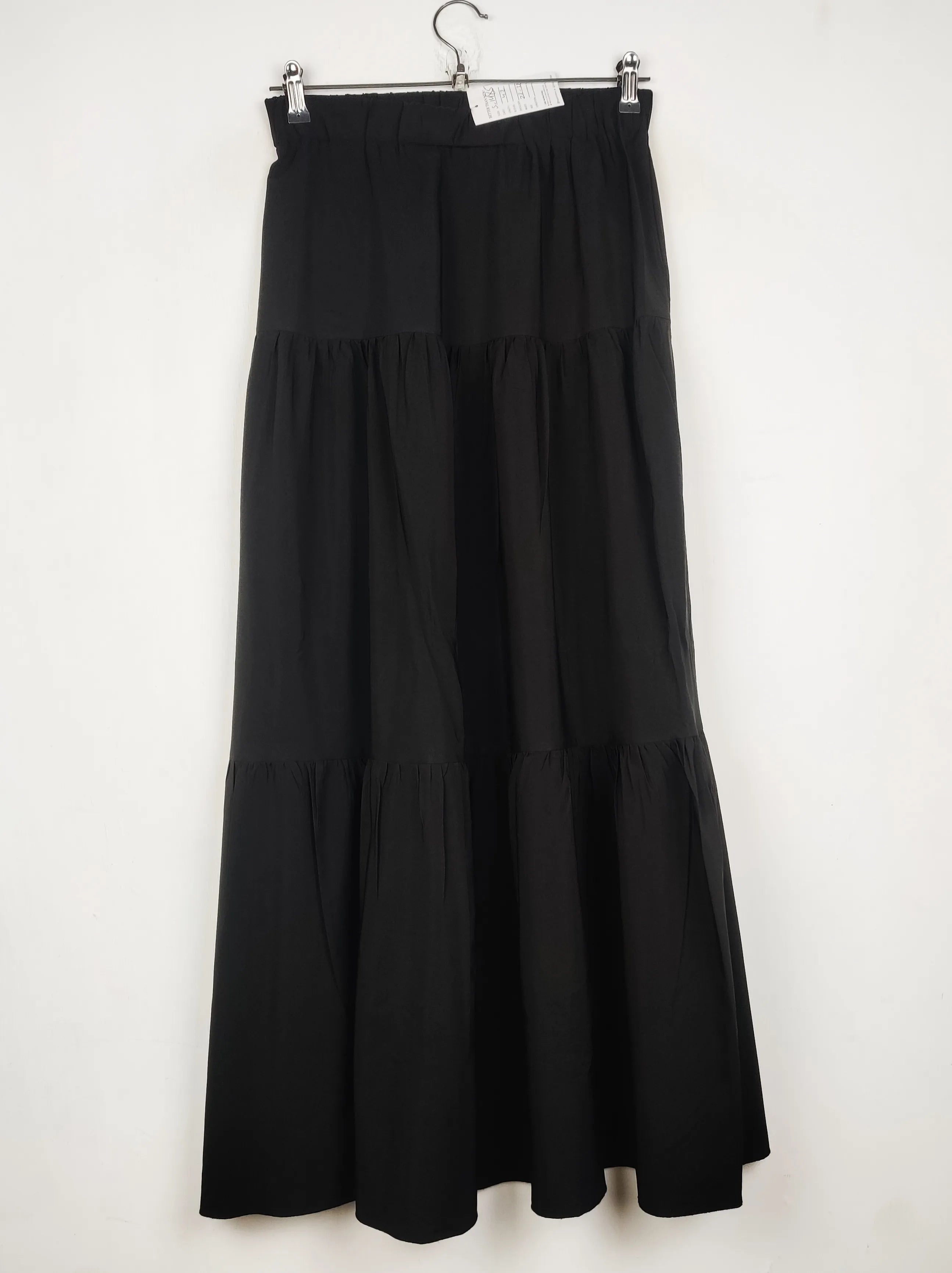 Buy online pre-used pre-loved 100% authentic & Original branded Unknown Brand (S-1485) available in Pakistan. Top international brands avilable.