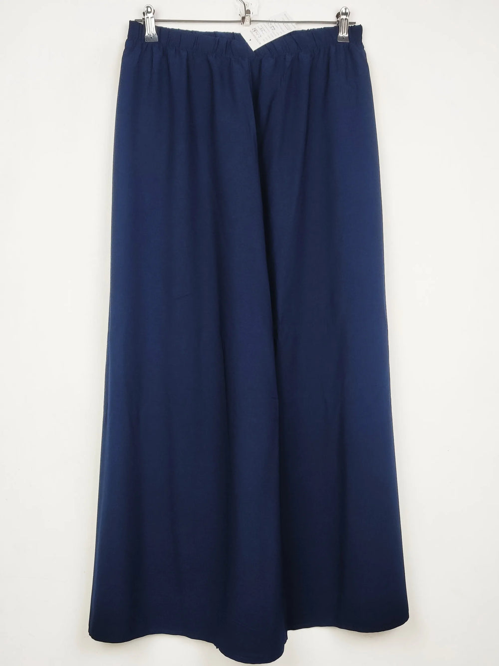 Buy online pre-used pre-loved 100% authentic & Original branded Unknown Brand (S-1487) available in Pakistan. Top international brands avilable.