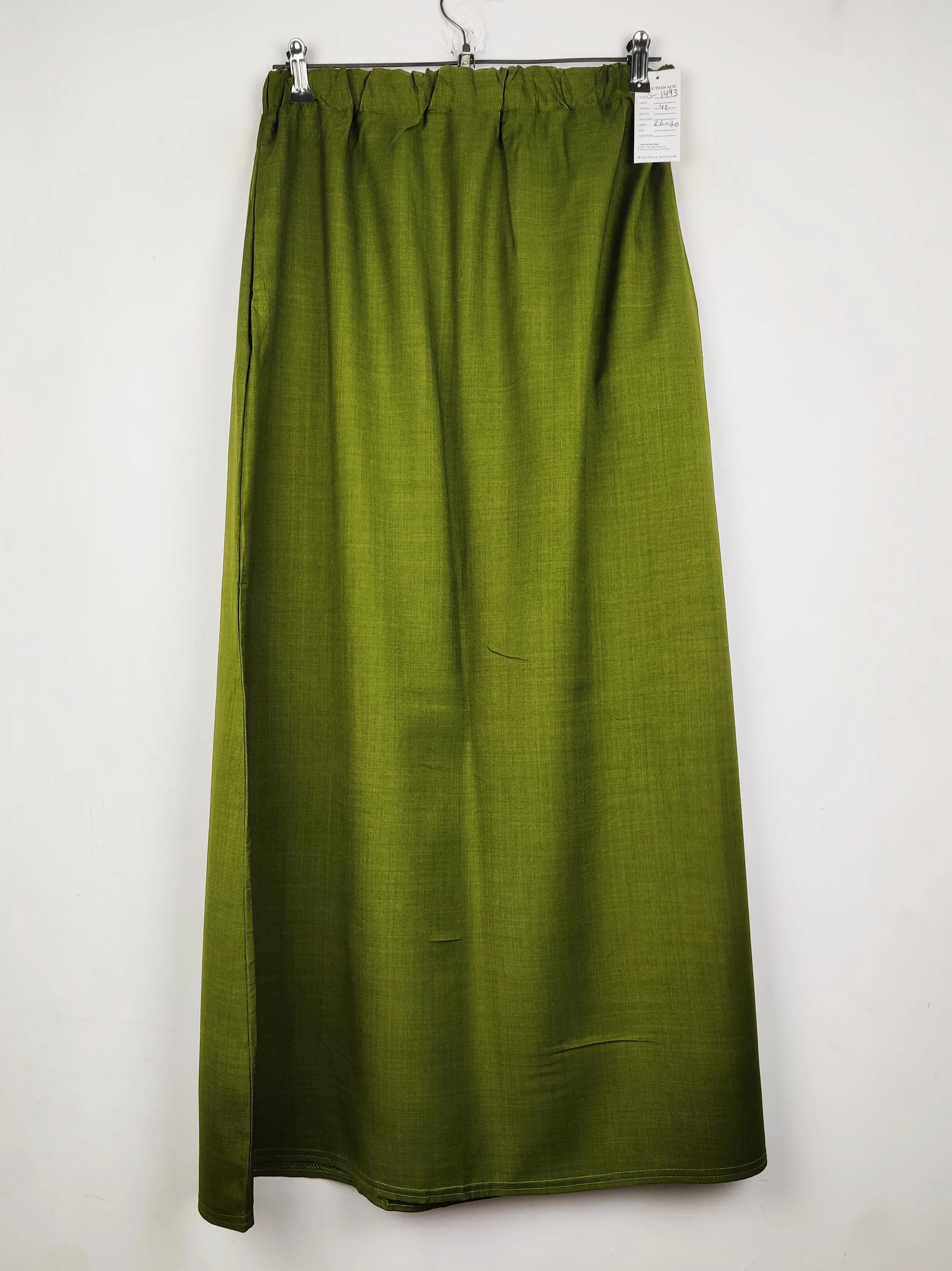 Buy online pre-used pre-loved 100% authentic & Original branded Unknown Brand (S-1493) available in Pakistan. Top international brands avilable.