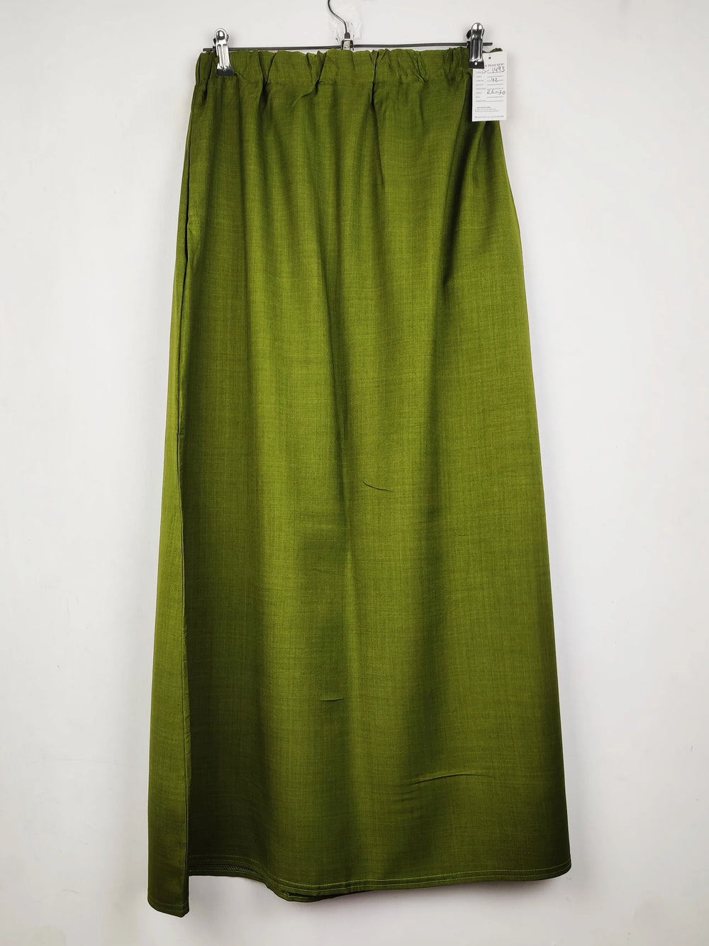 Buy online pre-used pre-loved 100% authentic & Original branded Unknown Brand (S-1493) available in Pakistan. Top international brands avilable.