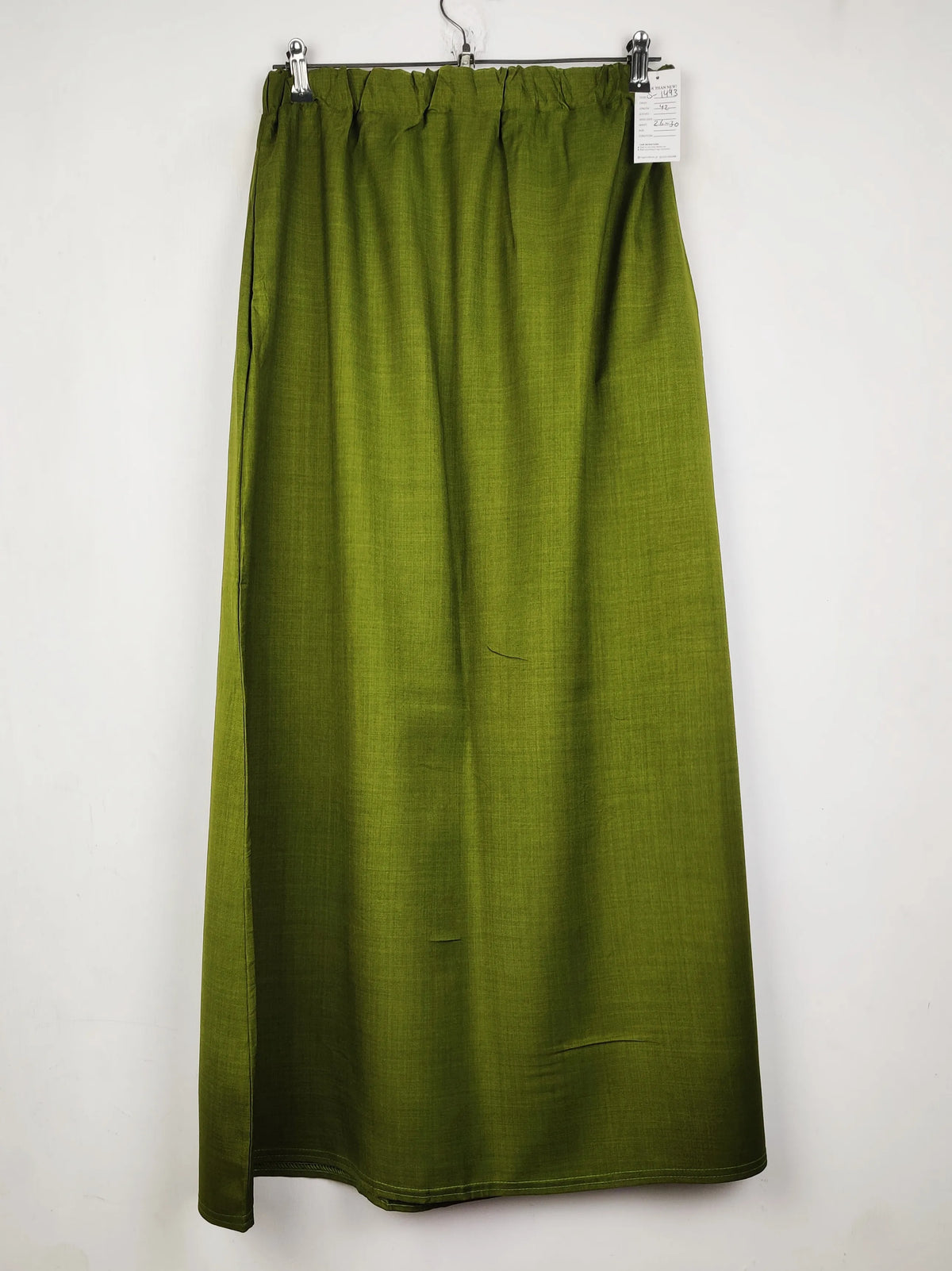 Buy online pre-used pre-loved 100% authentic & Original branded Unknown Brand (S-1493) available in Pakistan. Top international brands avilable.