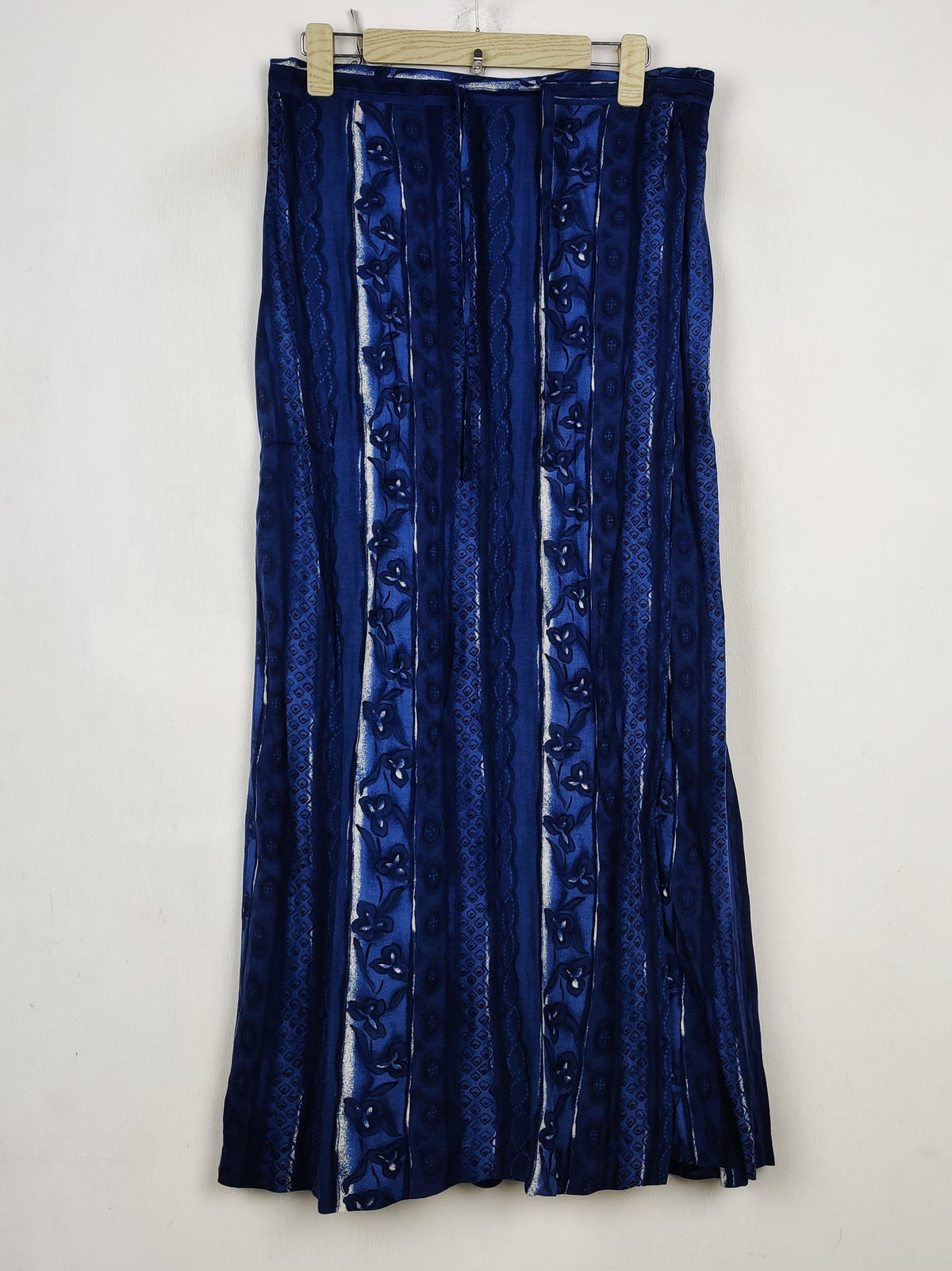 Buy online pre-used pre-loved 100% authentic & Original branded C&A (S-1497) available in Pakistan. Top international brands avilable.