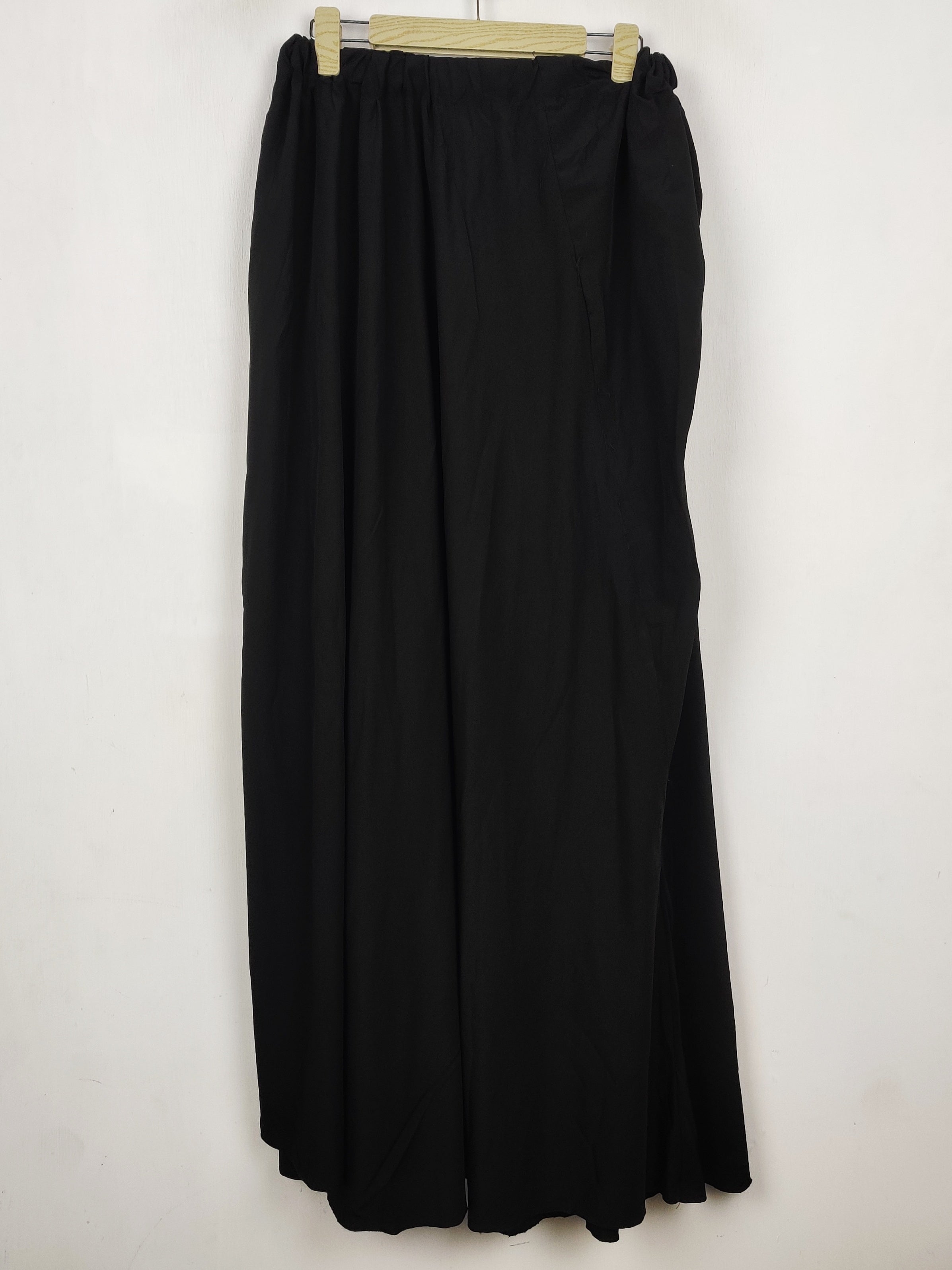 Buy online pre-used pre-loved 100% authentic & Original branded Unknown Brand (S-1498) available in Pakistan. Top international brands avilable.