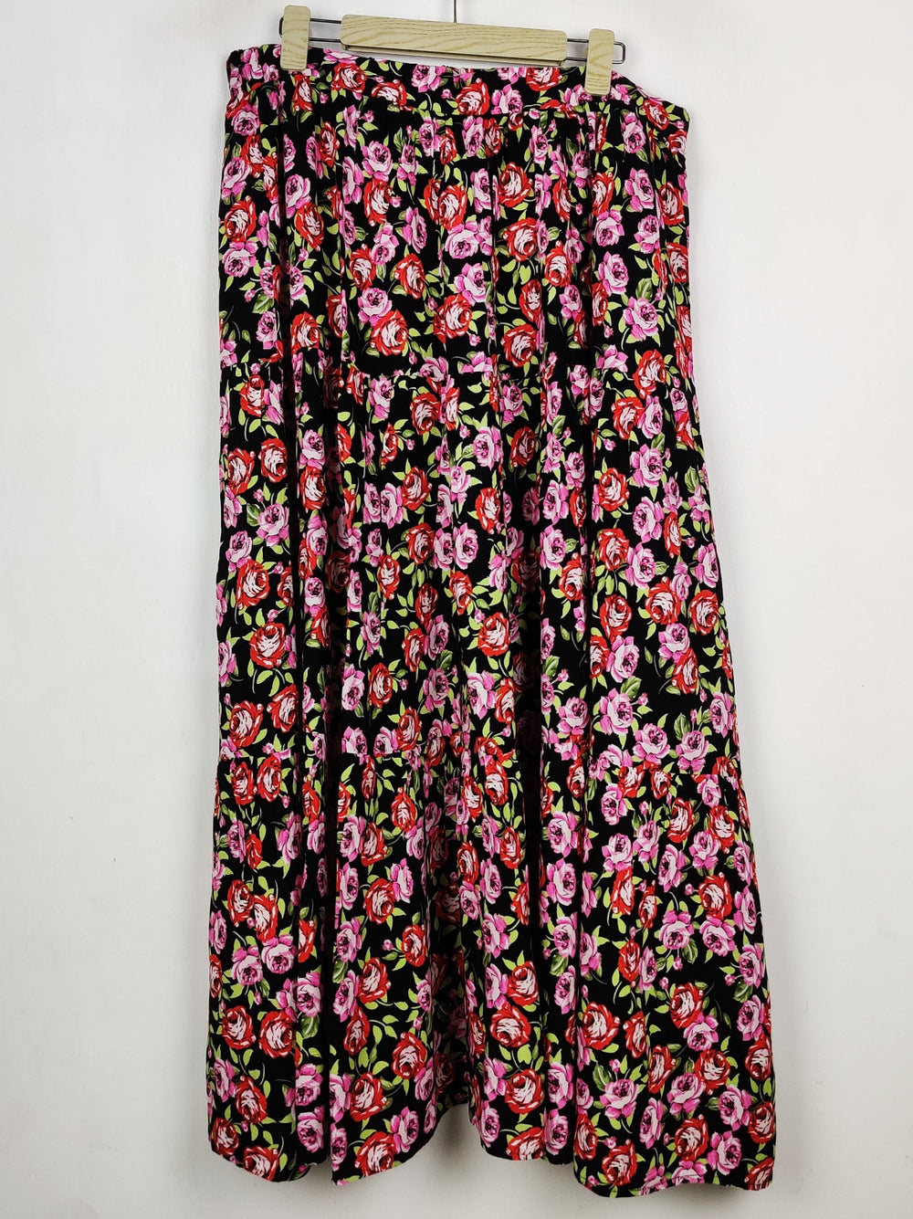 Buy online pre-used pre-loved 100% authentic & Original branded Dorothy Perkins (S-1506) available in Pakistan. Top international brands avilable.