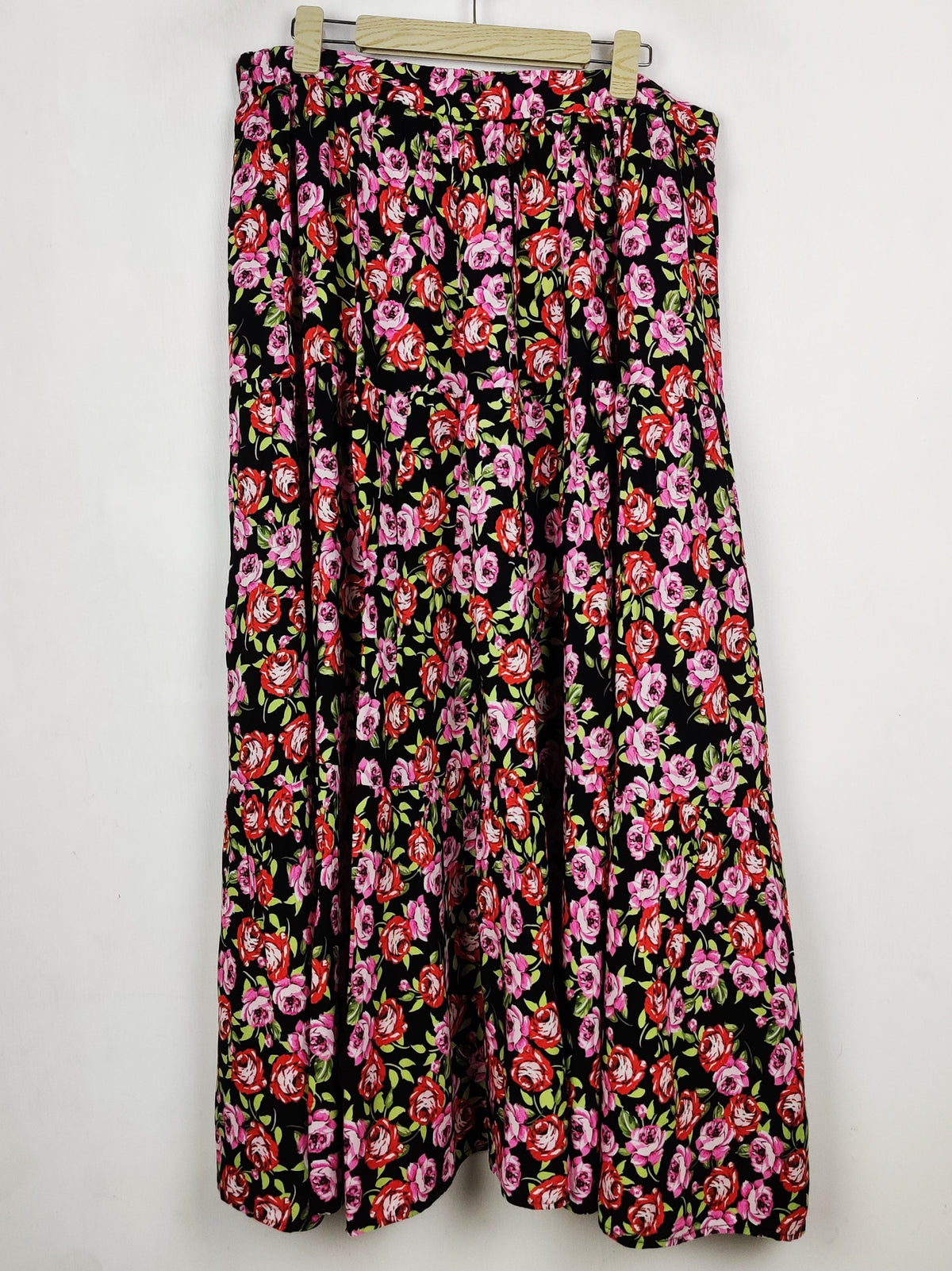 Buy online pre-used pre-loved 100% authentic & Original branded Dorothy Perkins (S-1506) available in Pakistan. Top international brands avilable.