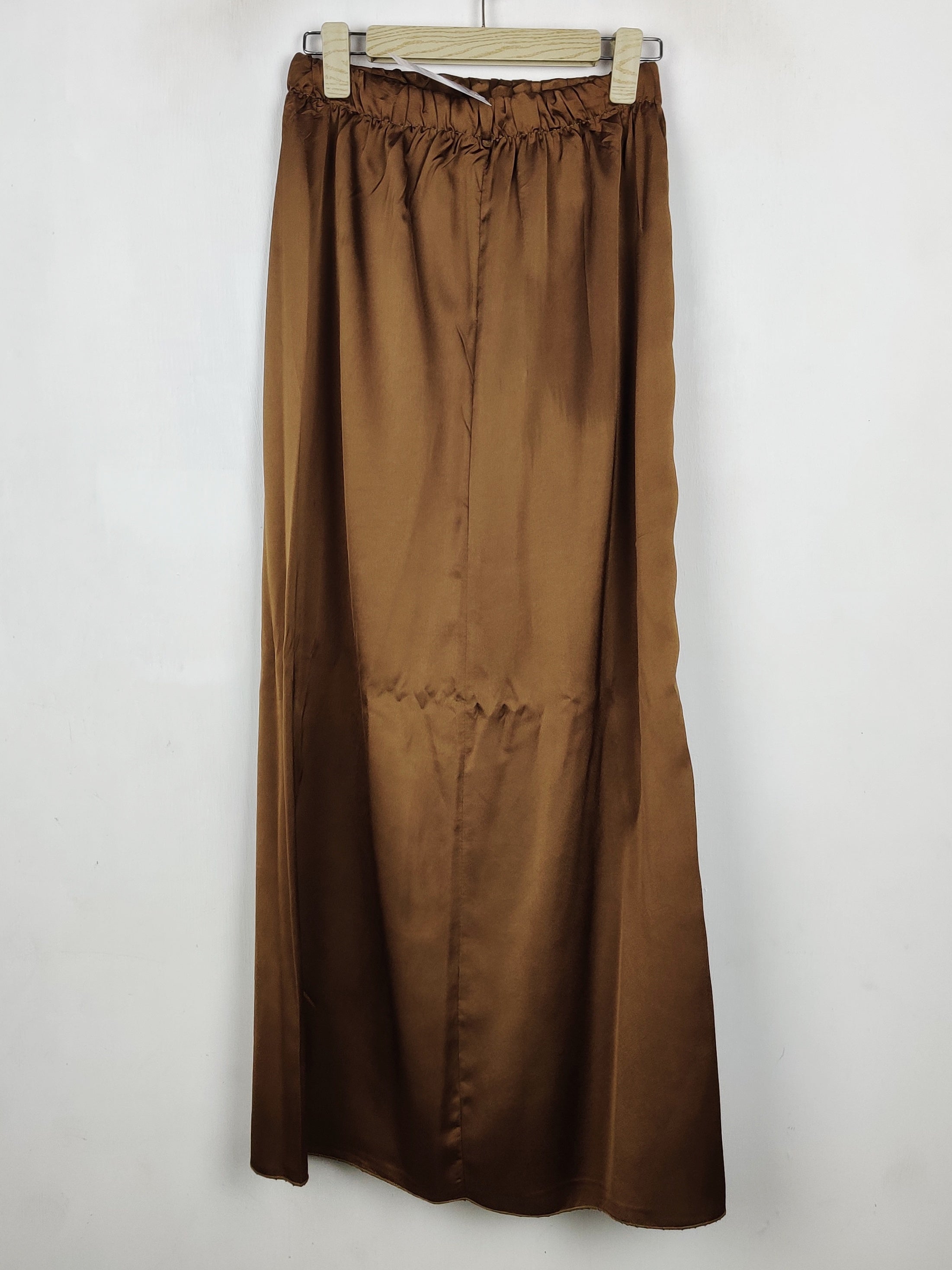 Buy online pre-used pre-loved 100% authentic & Original branded Unknown Brand (S-1513) available in Pakistan. Top international brands avilable.