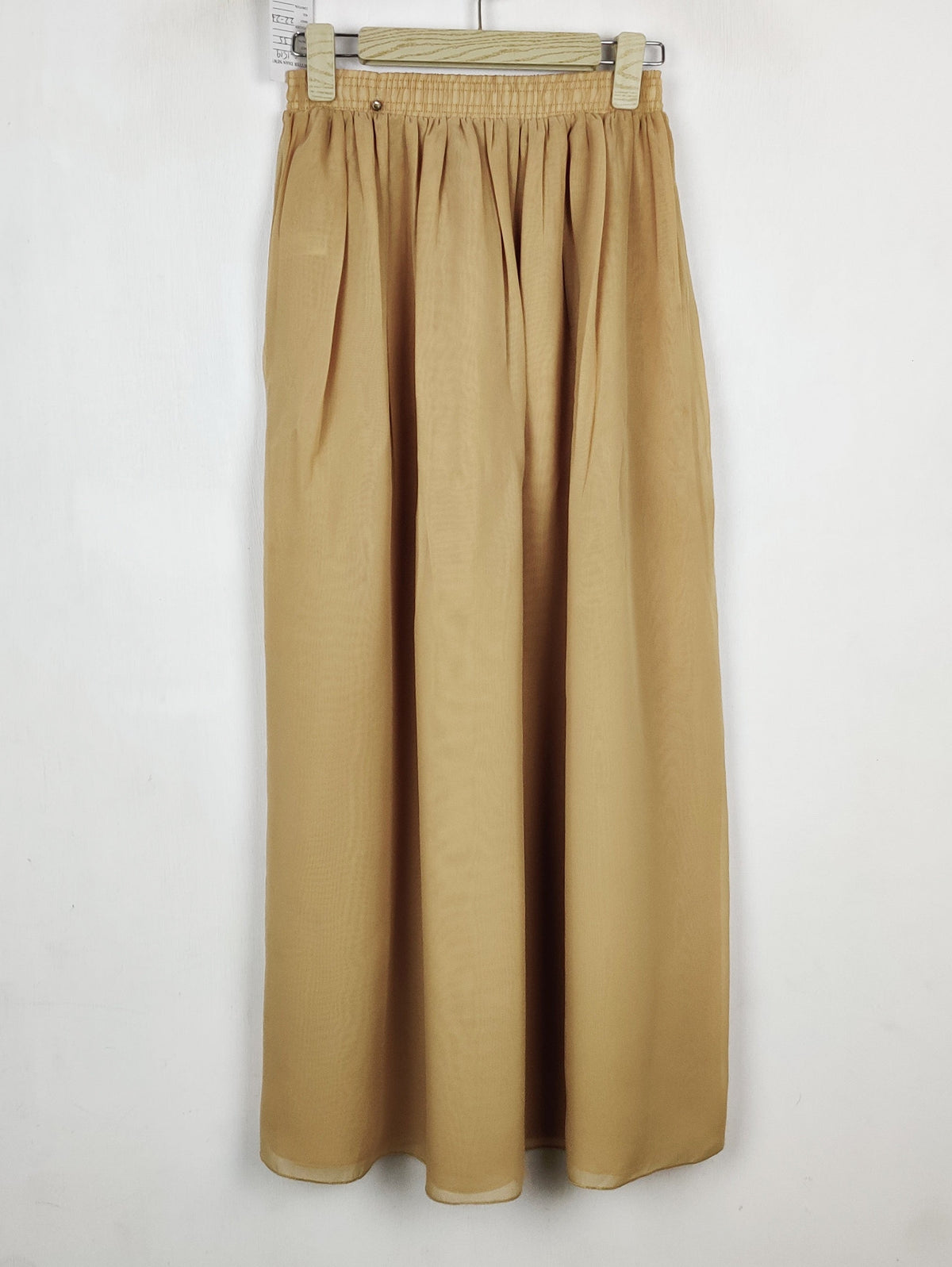 Buy online pre-used pre-loved 100% authentic & Original branded Unknown Brand (S-1519) available in Pakistan. Top international brands avilable.