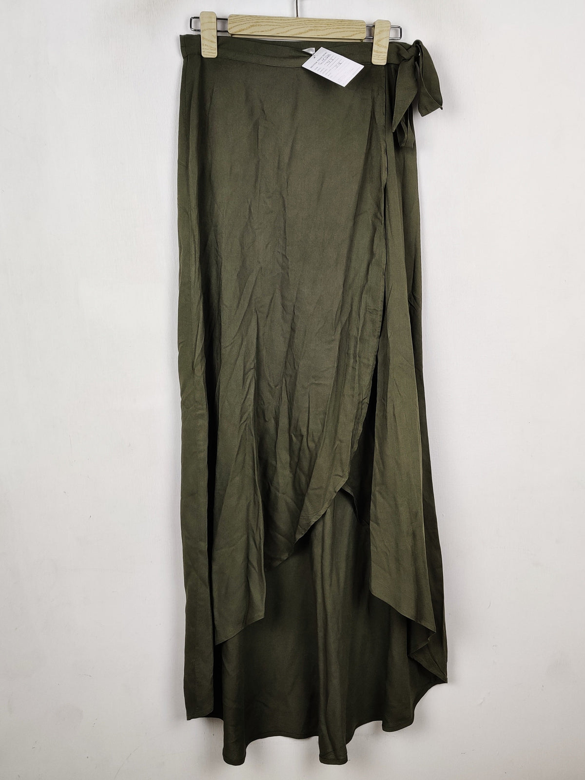 Buy online pre-used pre-loved 100% authentic & Original branded H&M (S-1521) available in Pakistan. Top international brands avilable.
