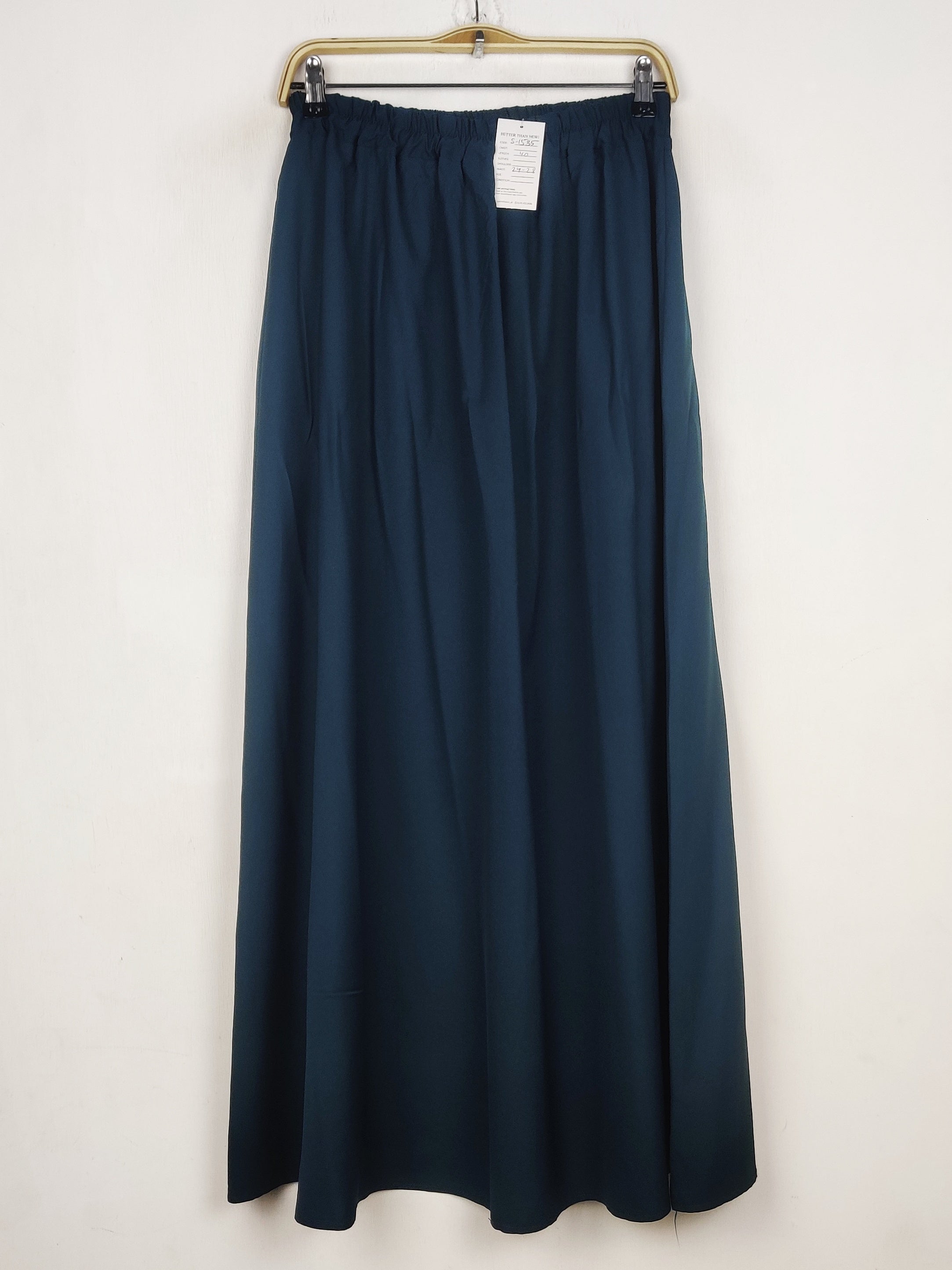 Buy online pre-used pre-loved 100% authentic & Original branded Unknown Brand (S-1535) available in Pakistan. Top international brands avilable.