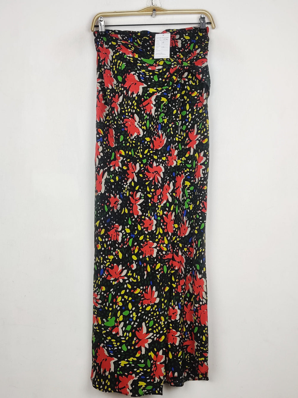Buy online pre-used pre-loved 100% authentic & Original branded Top Shop (S-1536) available in Pakistan. Top international brands avilable.
