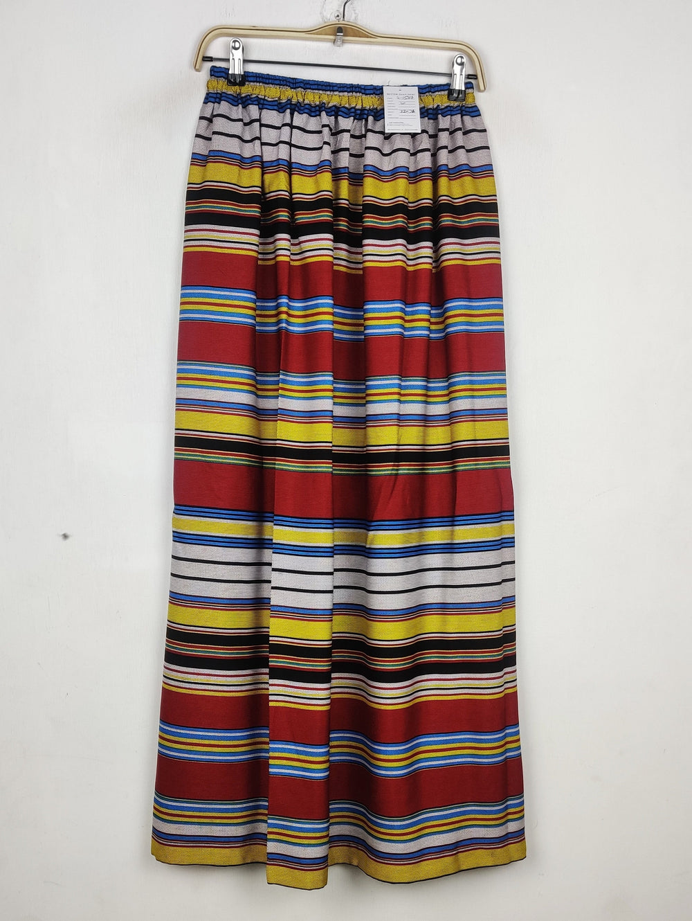 Buy online pre-used pre-loved 100% authentic & Original branded Unknown Brand (S-1537) available in Pakistan. Top international brands avilable.
