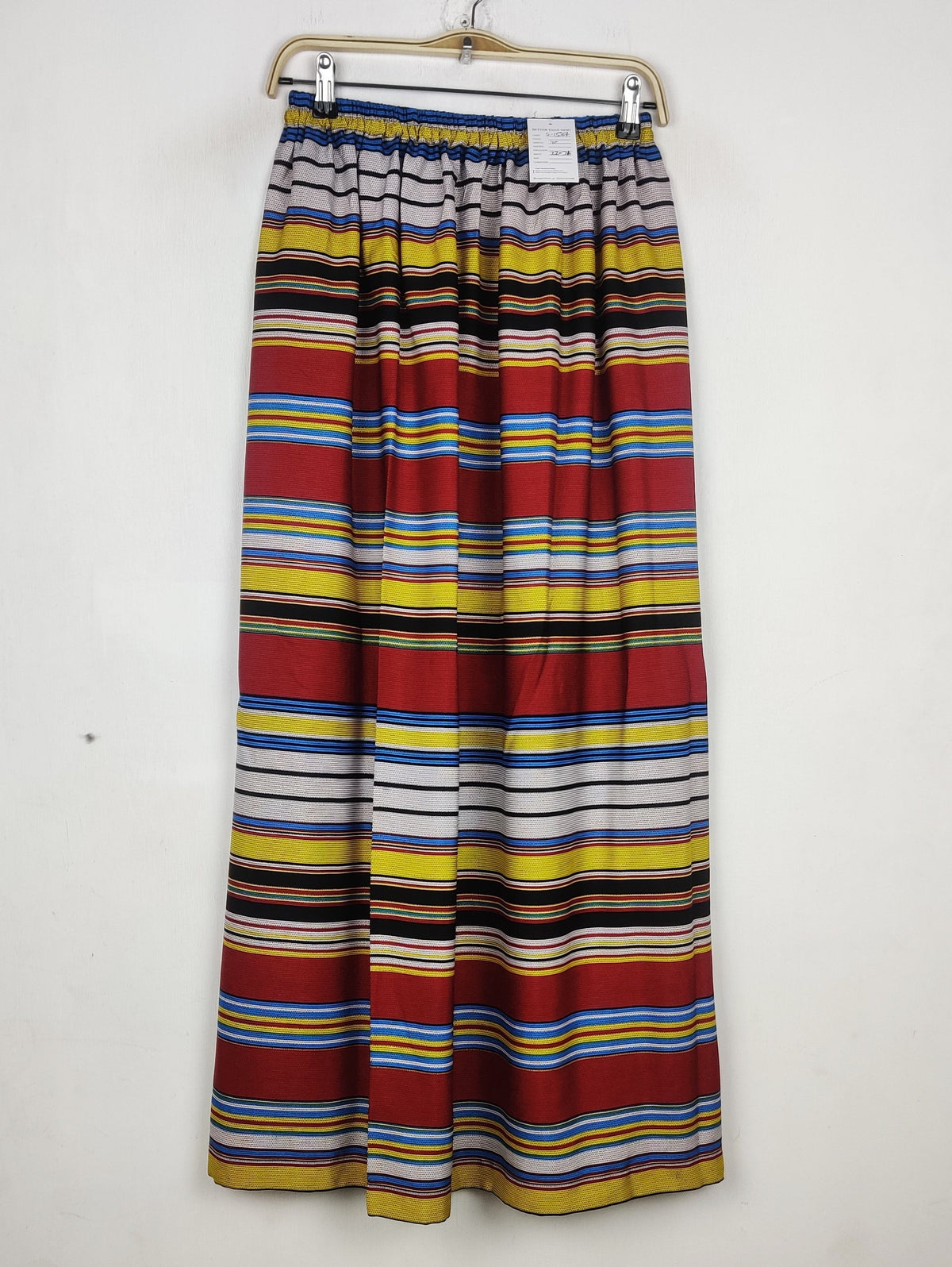 Buy online pre-used pre-loved 100% authentic & Original branded Unknown Brand (S-1537) available in Pakistan. Top international brands avilable.