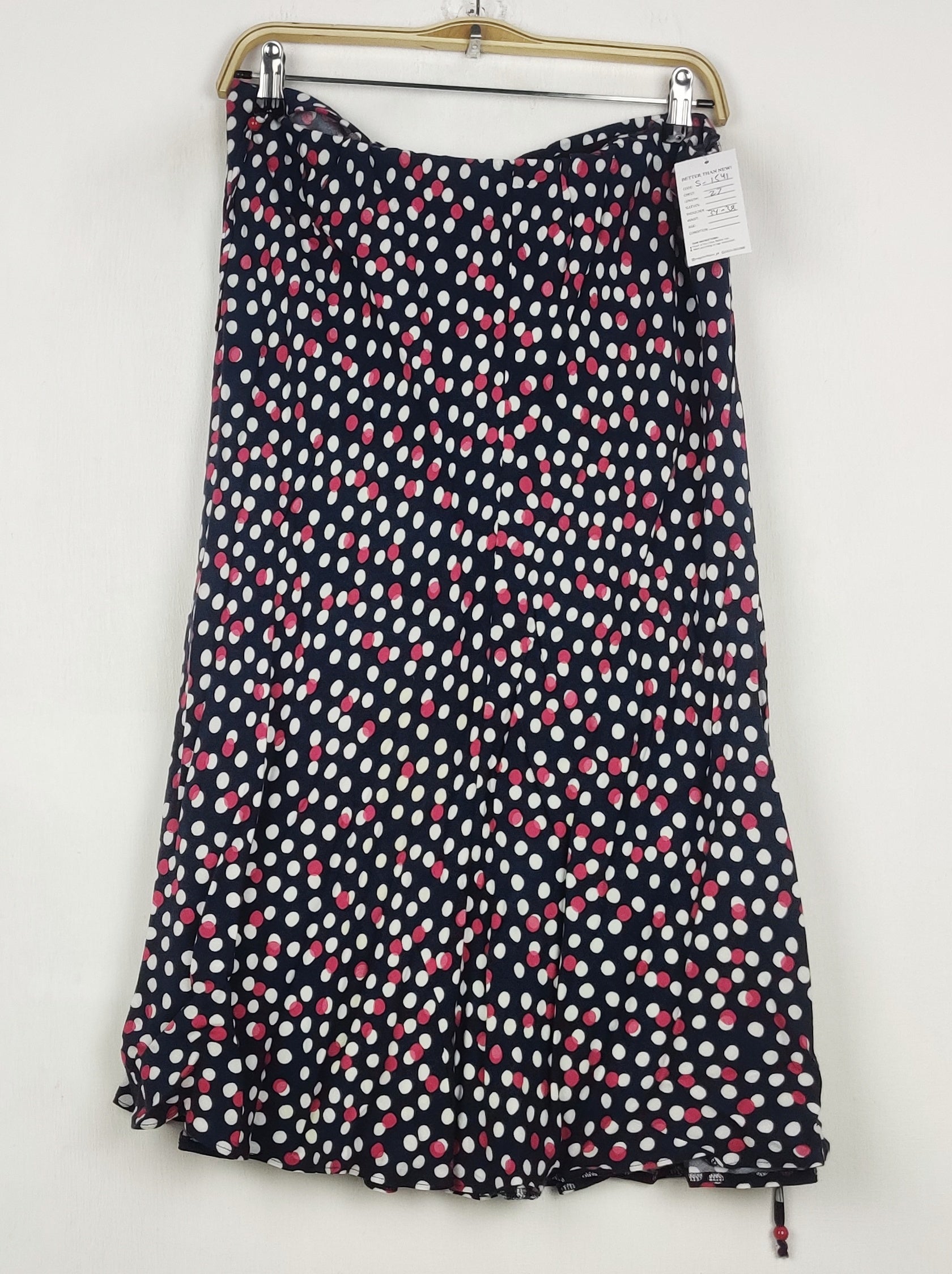 Buy online pre-used pre-loved 100% authentic & Original branded Unknown Brand (S-1541) available in Pakistan. Top international brands avilable.