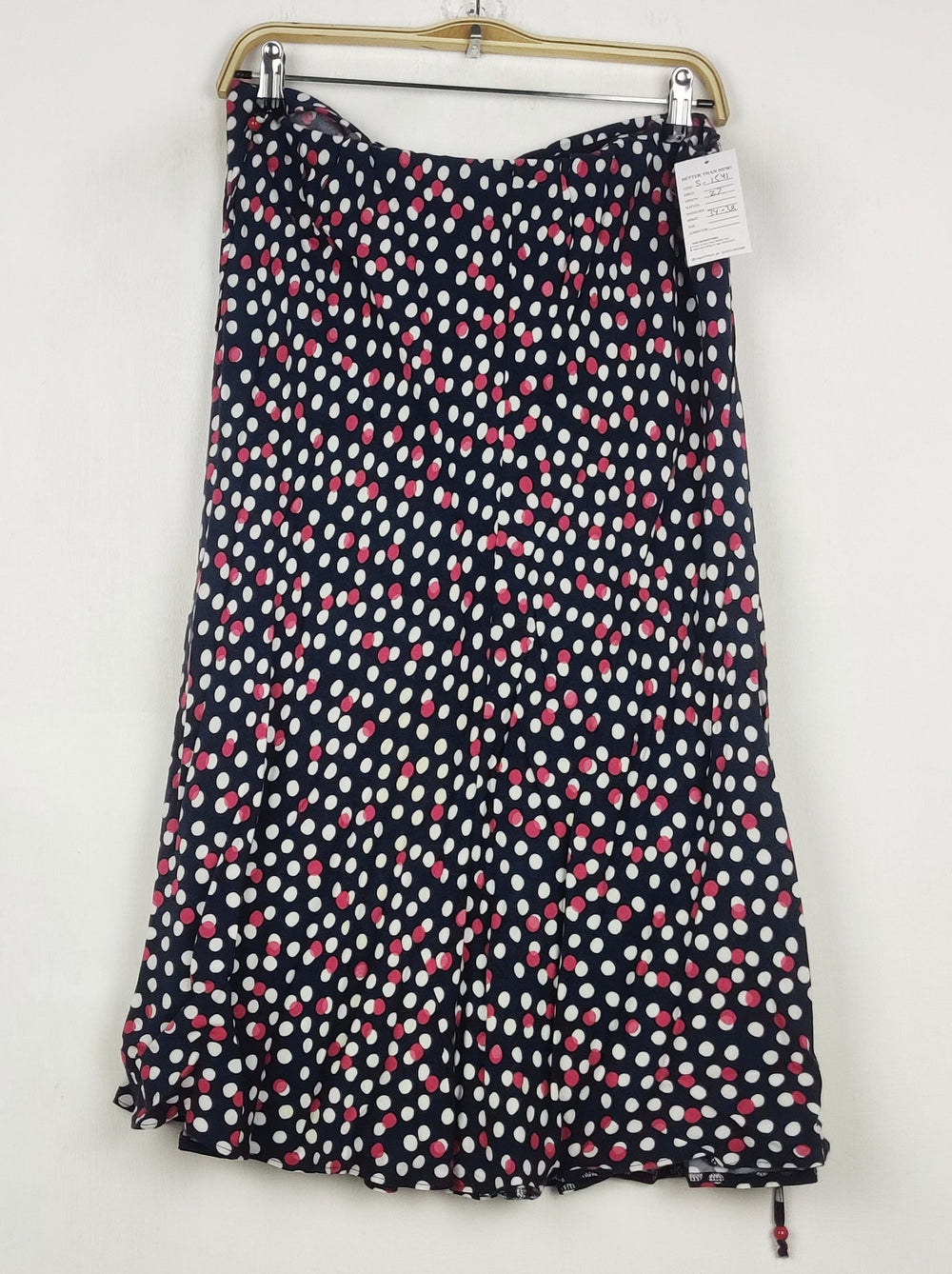 Buy online pre-used pre-loved 100% authentic & Original branded Unknown Brand (S-1541) available in Pakistan. Top international brands avilable.