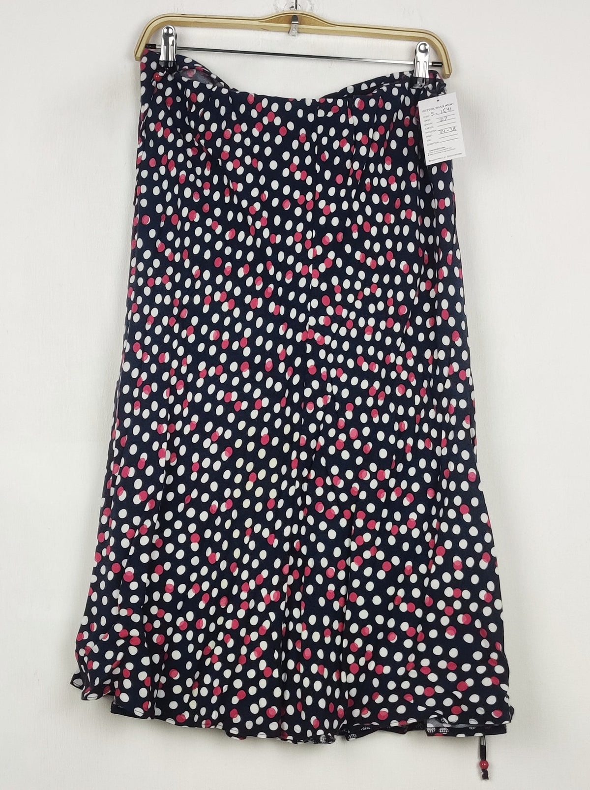 Buy online pre-used pre-loved 100% authentic & Original branded Unknown Brand (S-1541) available in Pakistan. Top international brands avilable.