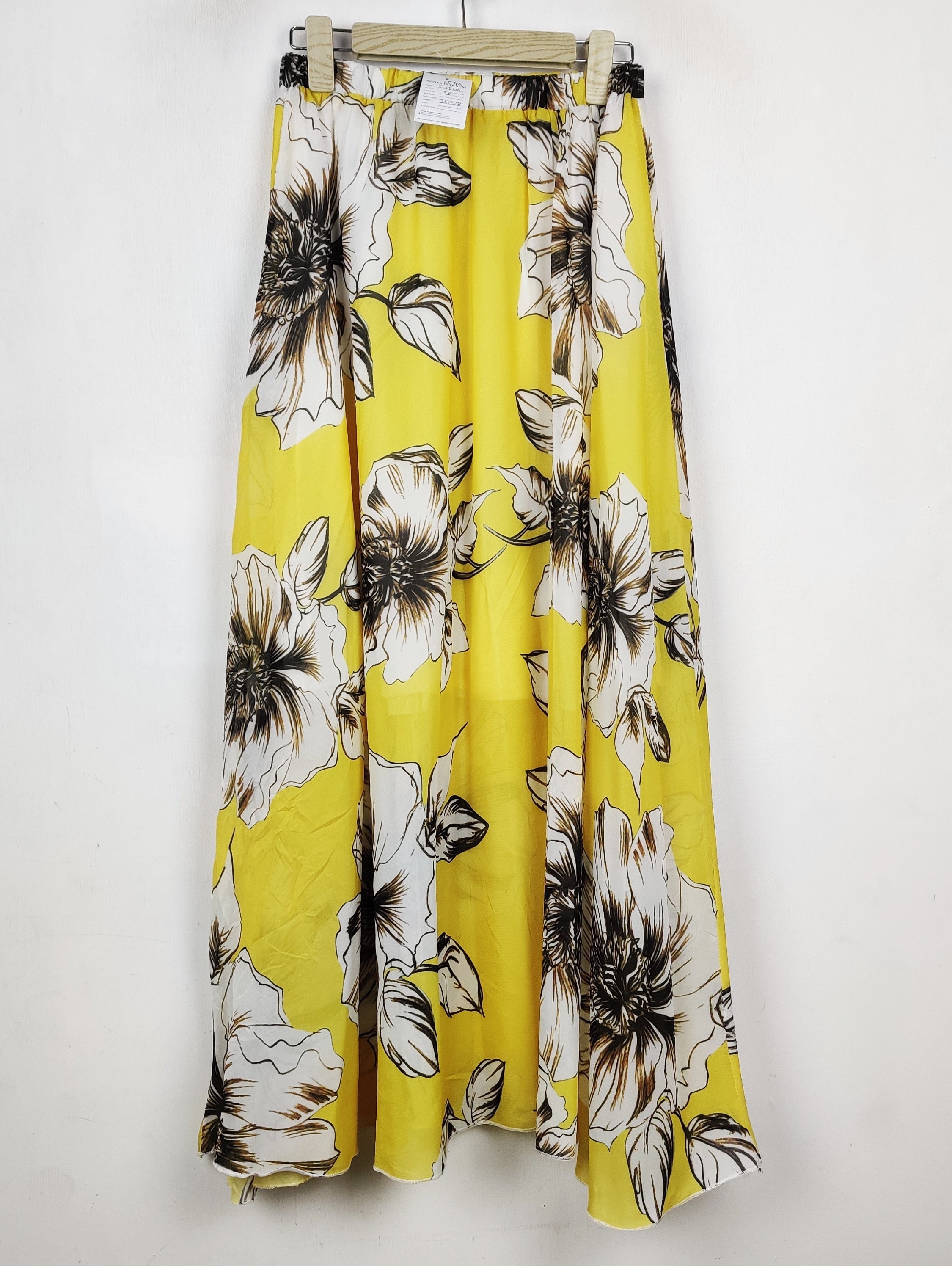 Buy online pre-used pre-loved 100% authentic & Original branded Unknown Brand (S-1546) available in Pakistan. Top international brands avilable.