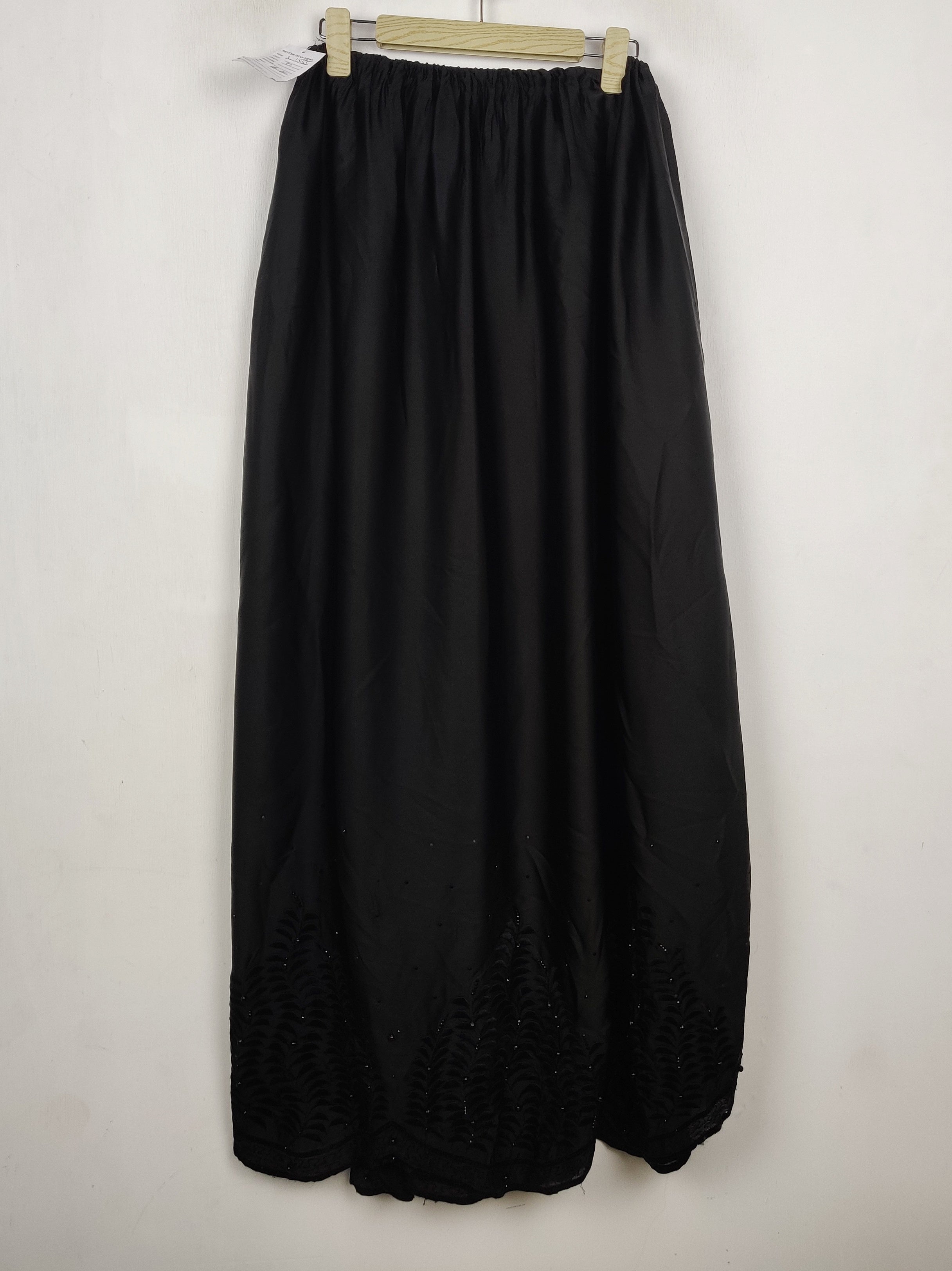 Buy online pre-used pre-loved 100% authentic & Original branded Unknown Brand (S-1555) available in Pakistan. Top international brands avilable.
