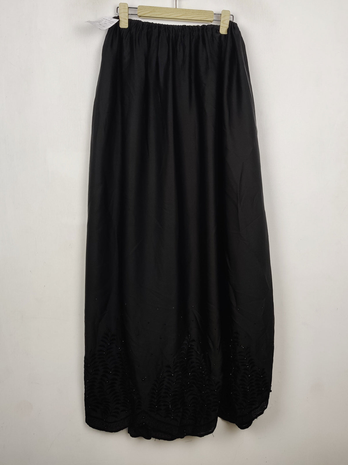 Buy online pre-used pre-loved 100% authentic & Original branded Unknown Brand (S-1555) available in Pakistan. Top international brands avilable.