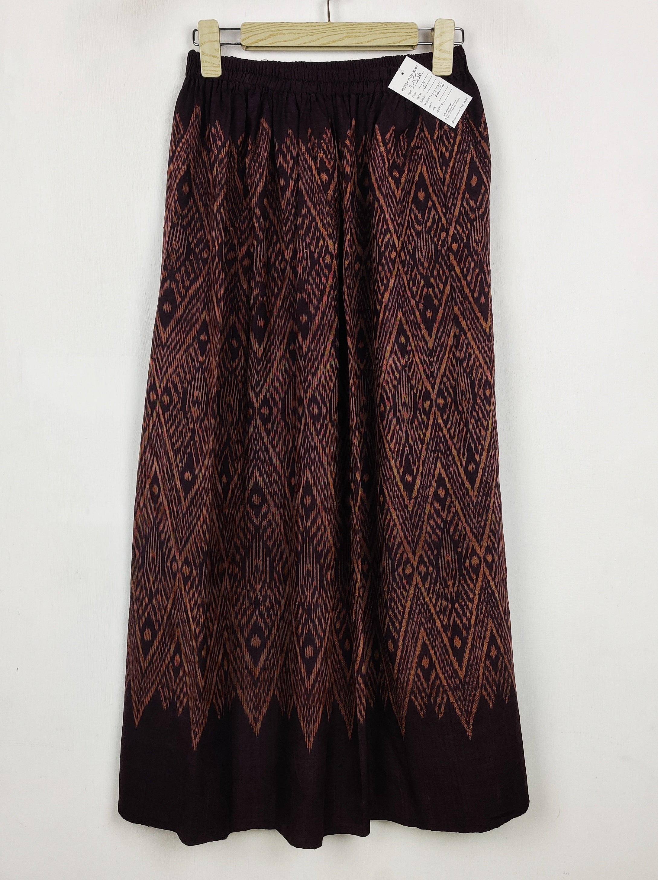 Buy online pre-used pre-loved 100% authentic & Original branded Unknown Brand (S-1556) available in Pakistan. Top international brands avilable.