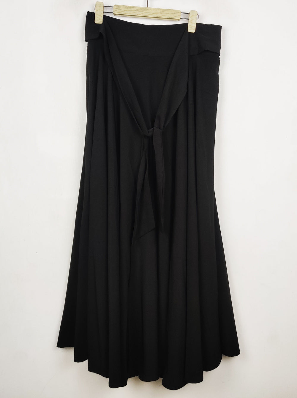 Buy online pre-used pre-loved 100% authentic & Original branded Shein (S-1564) available in Pakistan. Top international brands avilable.