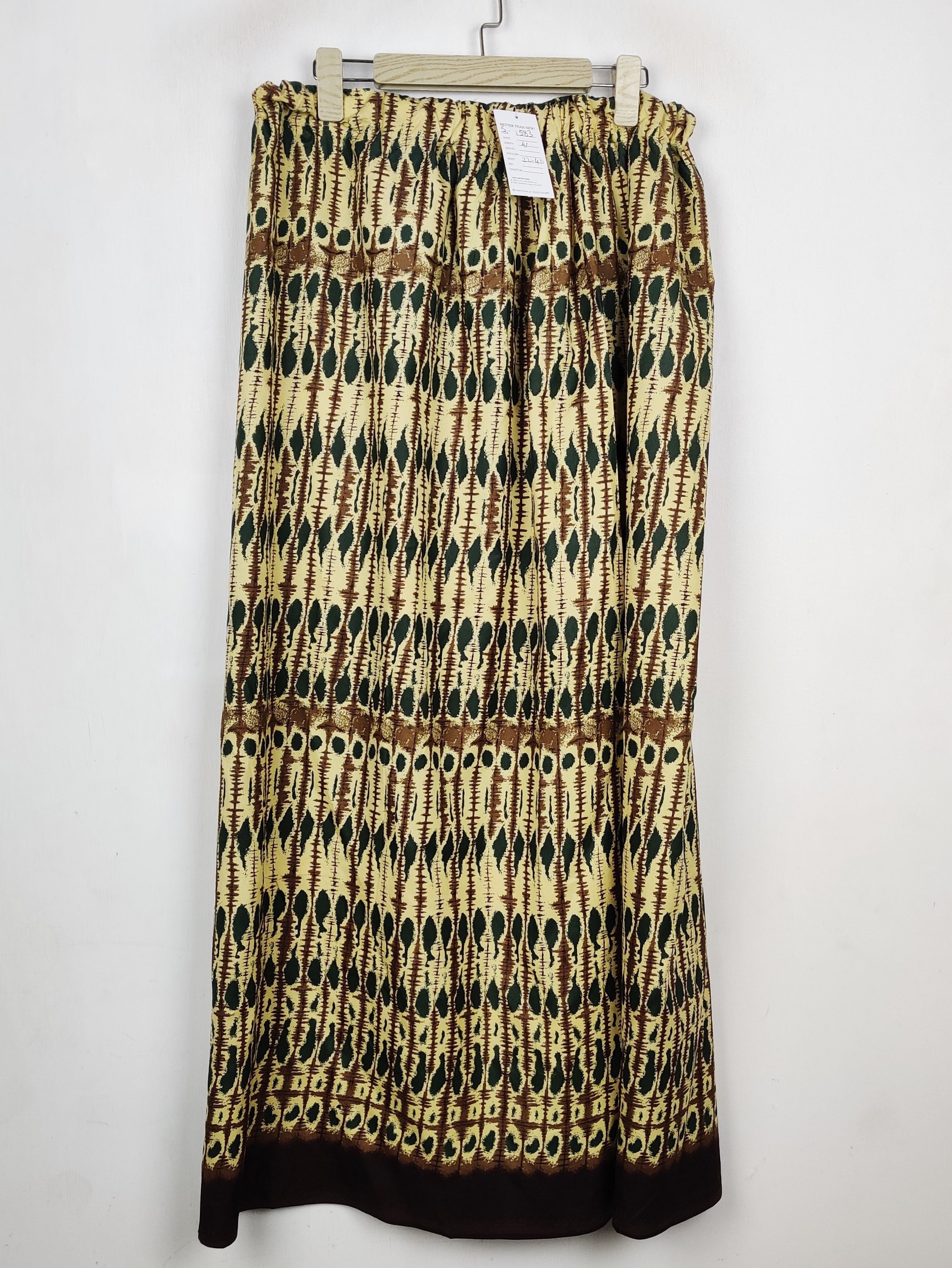 Buy online pre-used pre-loved 100% authentic & Original branded Unknown Brand (S-1583) available in Pakistan. Top international brands avilable.
