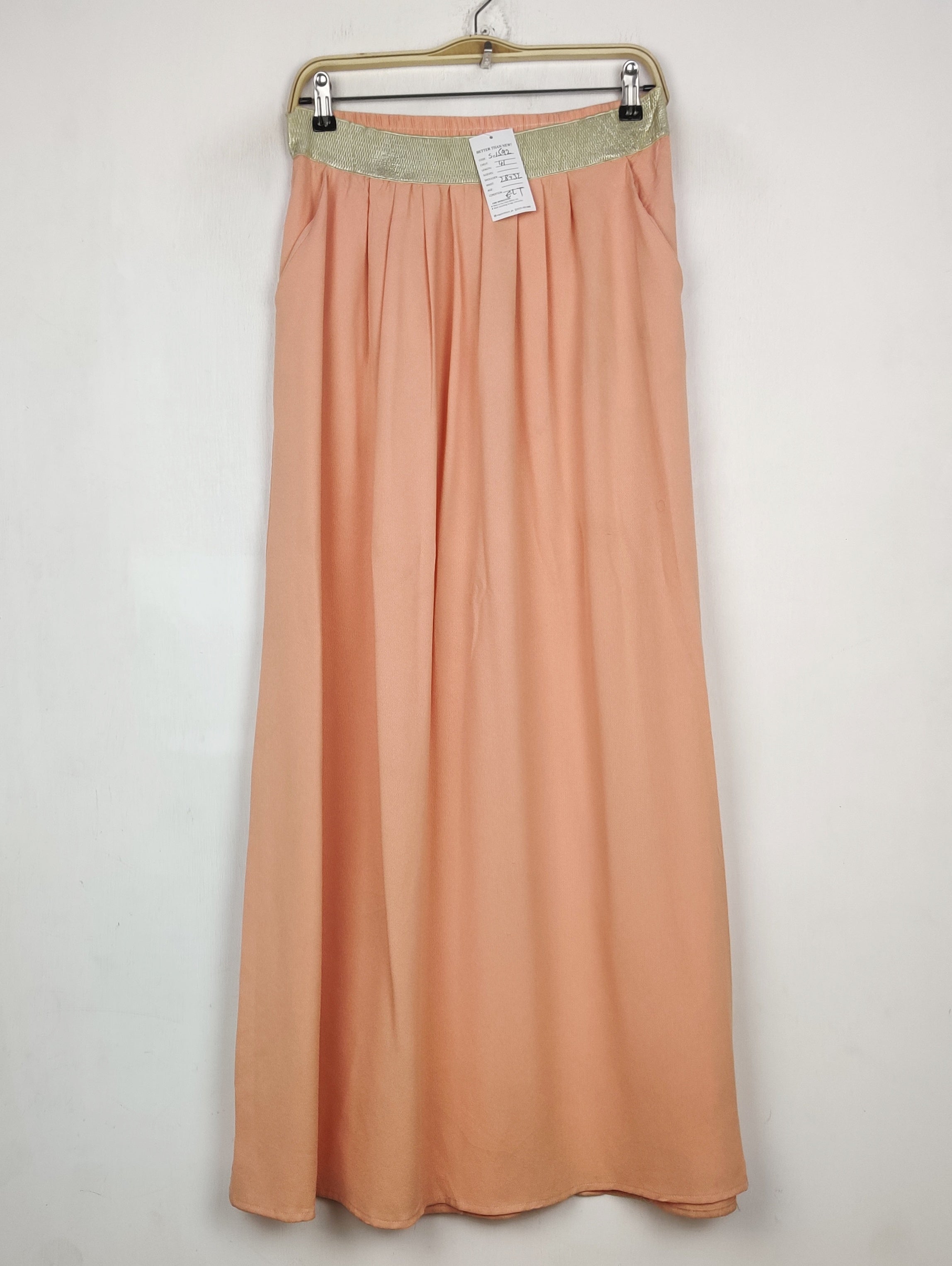 Buy online pre-used pre-loved 100% authentic & Original branded M&U (S-1592) available in Pakistan. Top international brands avilable.